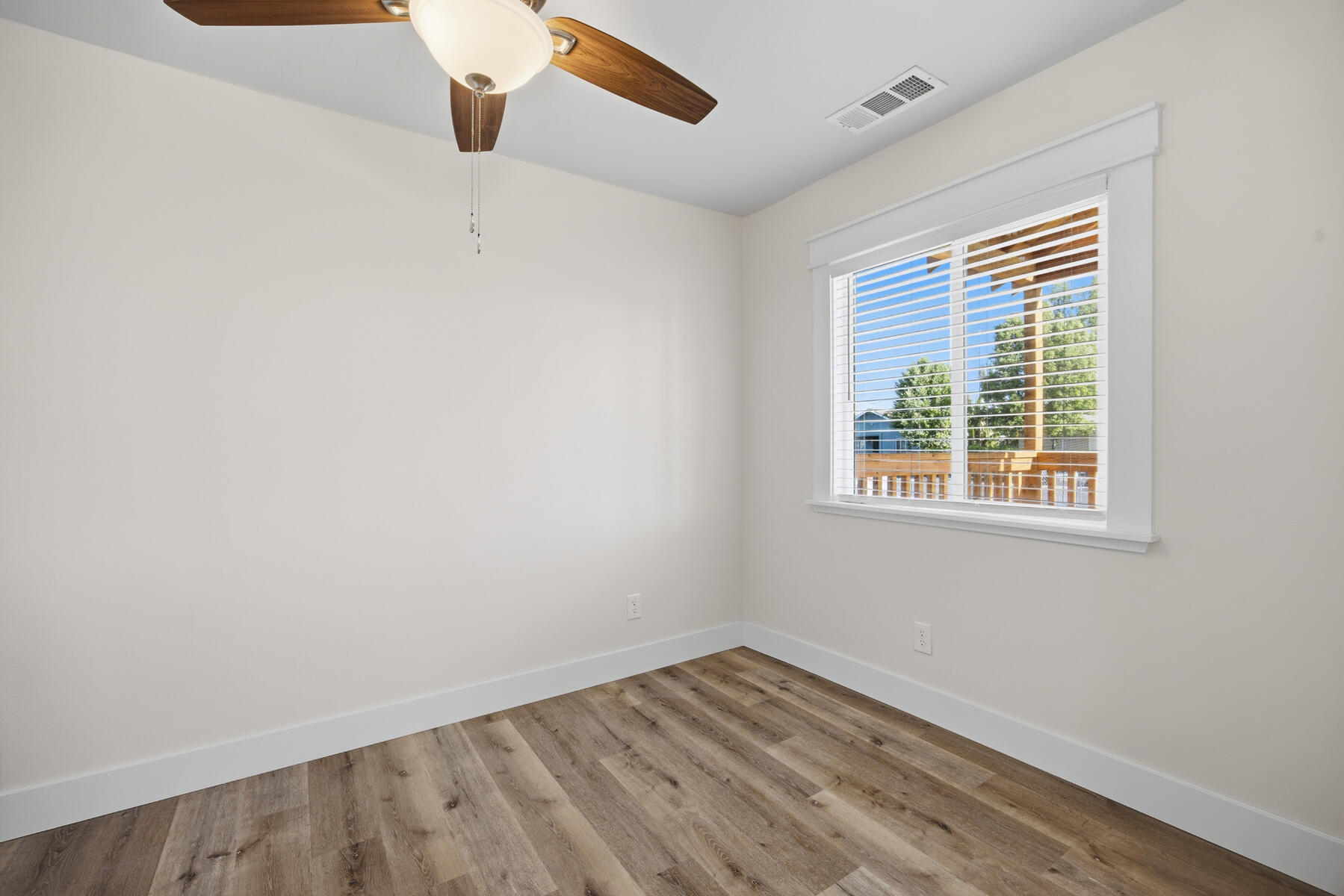 838 W Harold Ave, Visalia, CA 93291