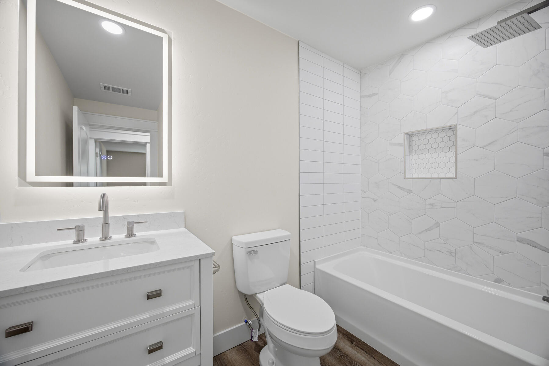 838 W Harold Ave, Visalia, CA 93291