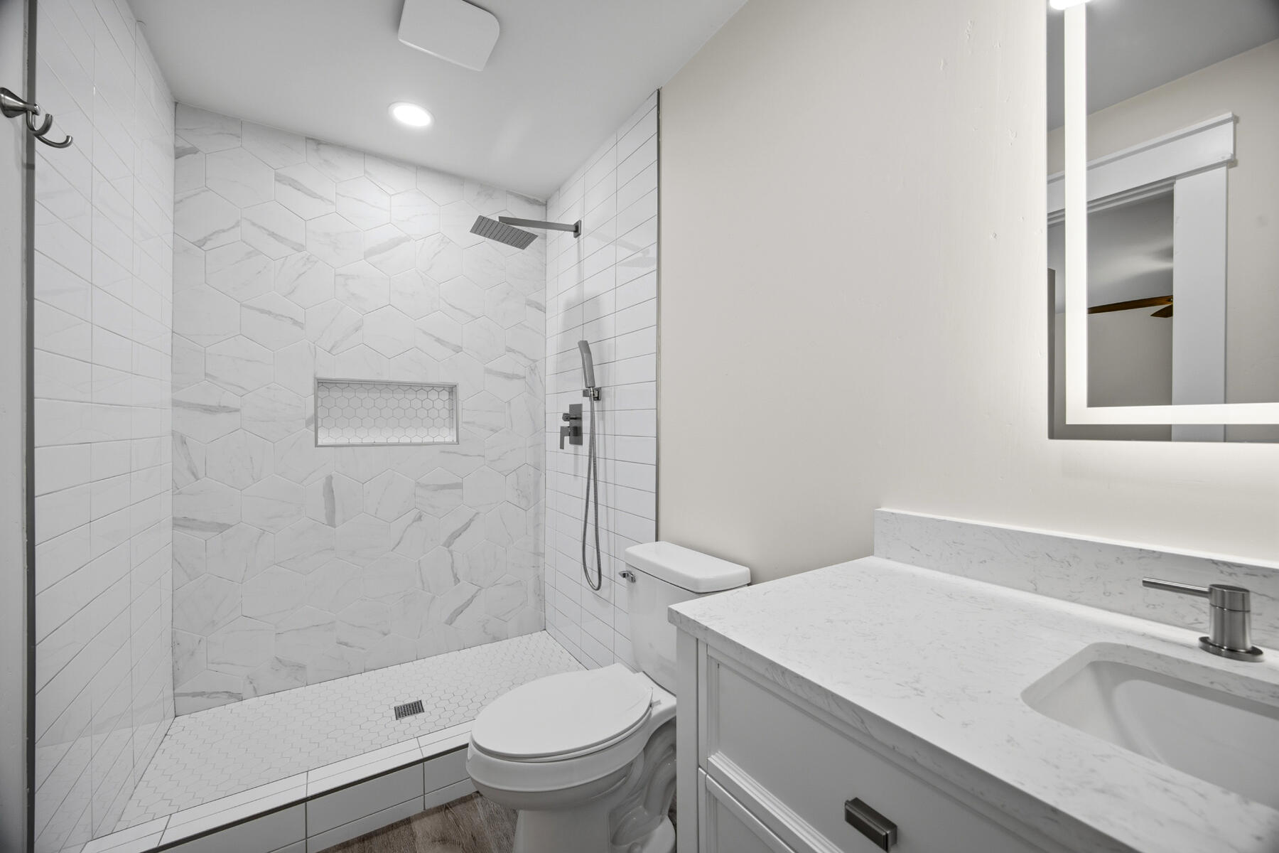 838 W Harold Ave, Visalia, CA 93291