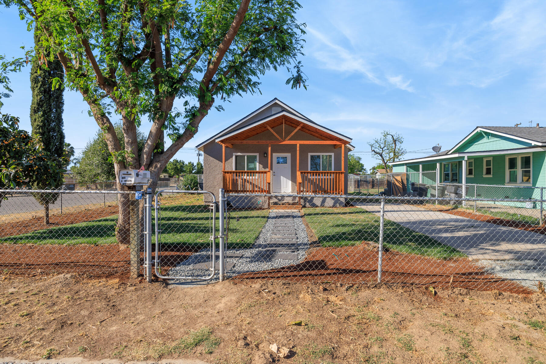 838 W Harold Ave, Visalia, CA 93291