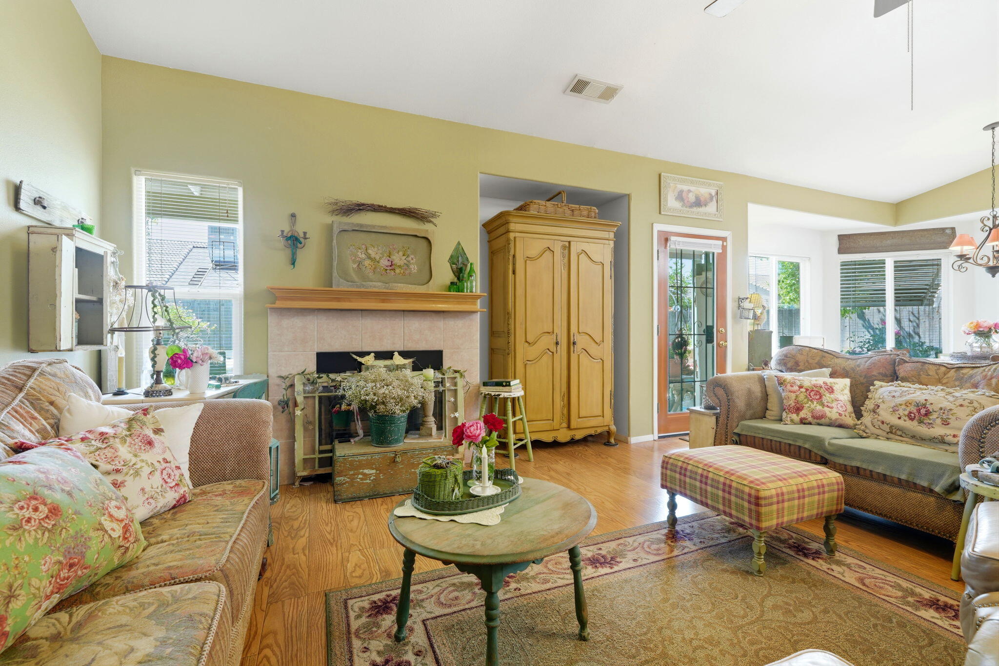 1709 W Cheryll Ave, Porterville, CA 93257