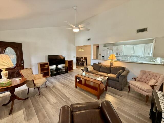 2610 E Tulare Ave, Visalia, CA 93292