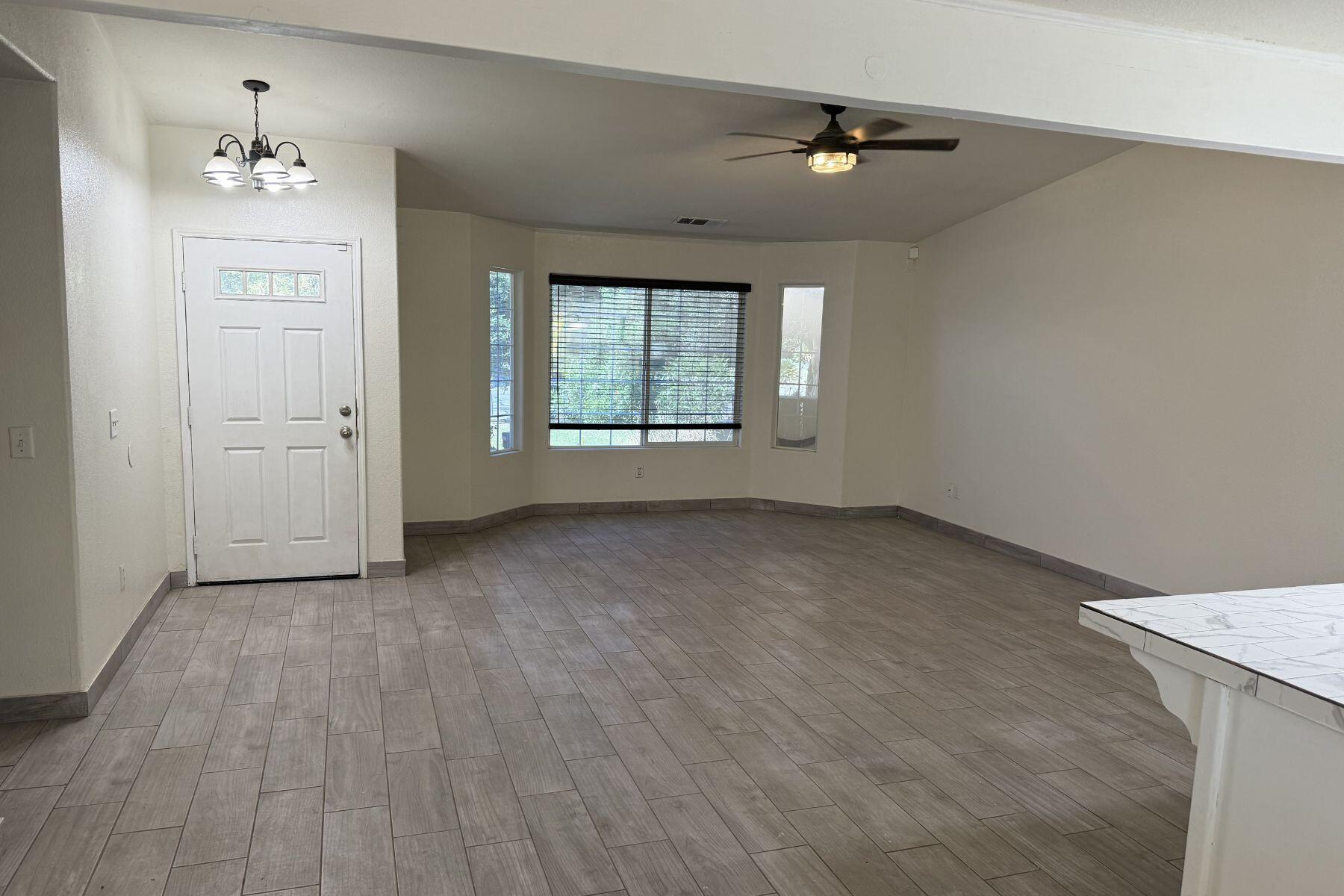 409 W Packwood Ave, Visalia, CA 93277