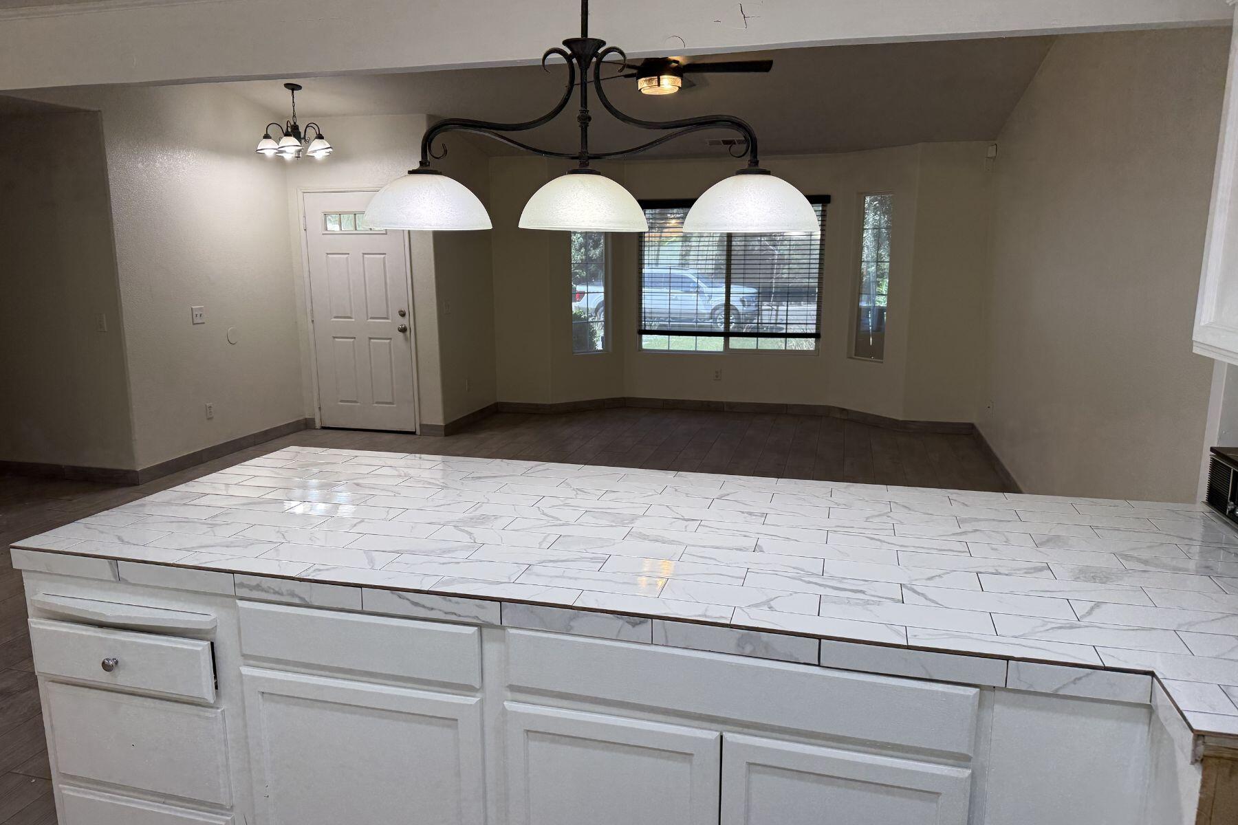 409 W Packwood Ave, Visalia, CA 93277