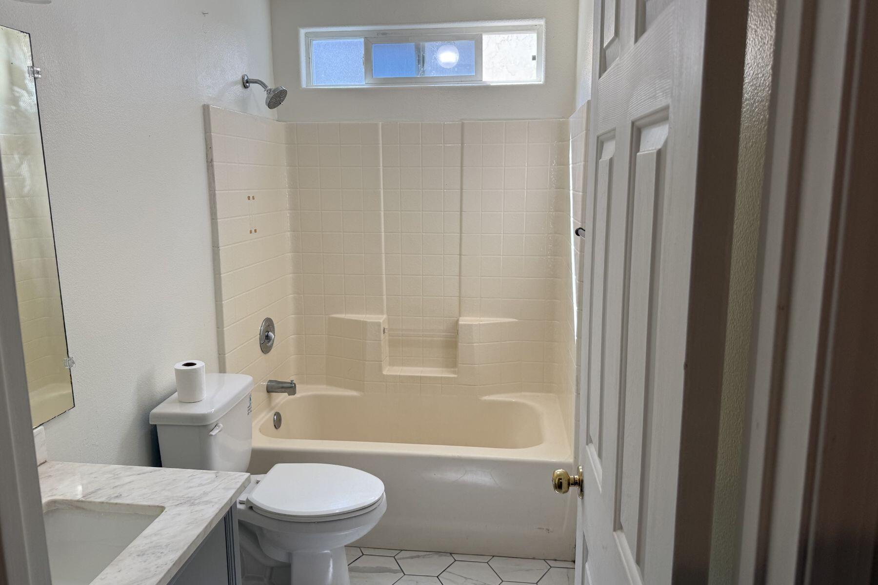 409 W Packwood Ave, Visalia, CA 93277