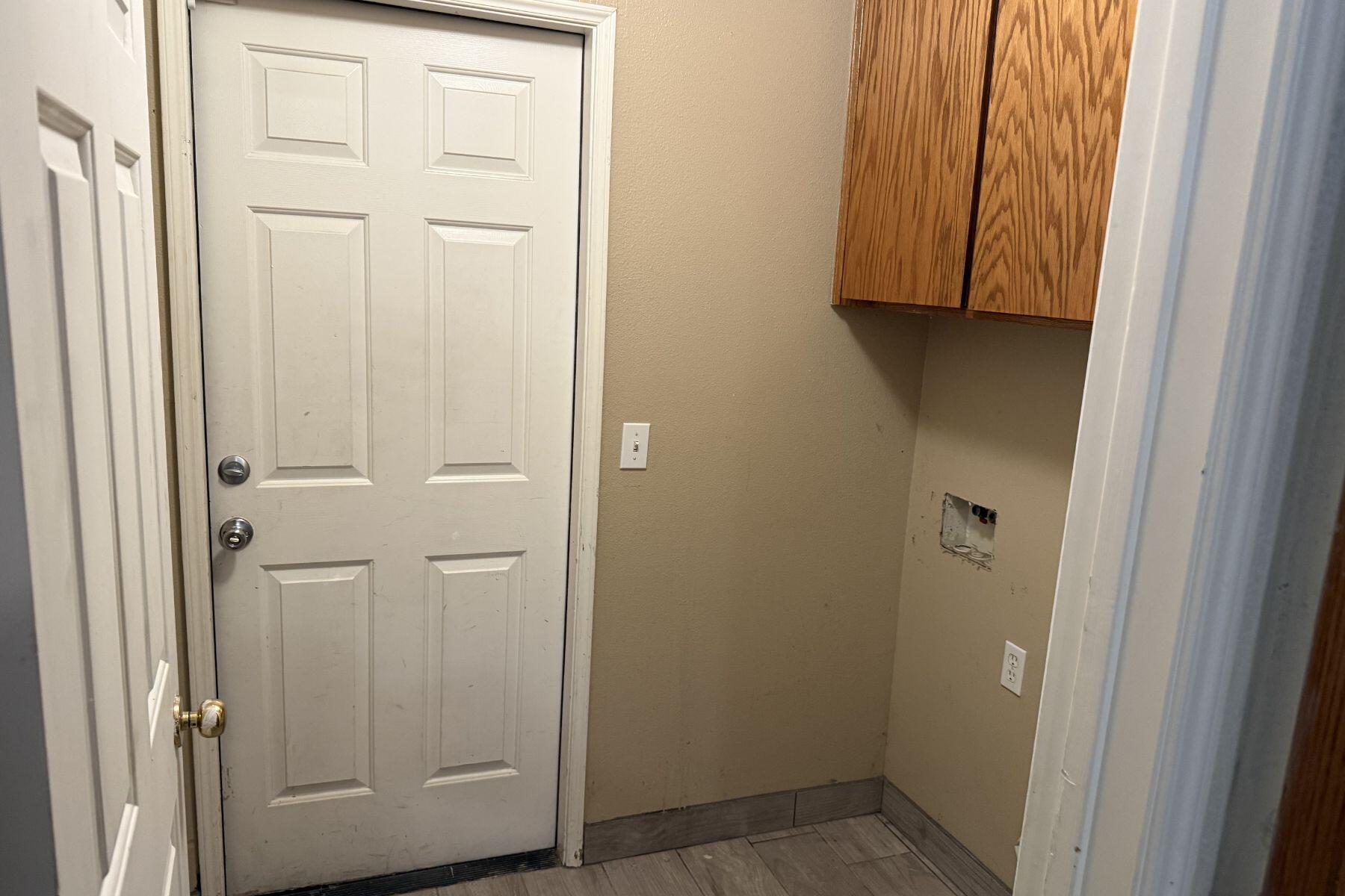 409 W Packwood Ave, Visalia, CA 93277