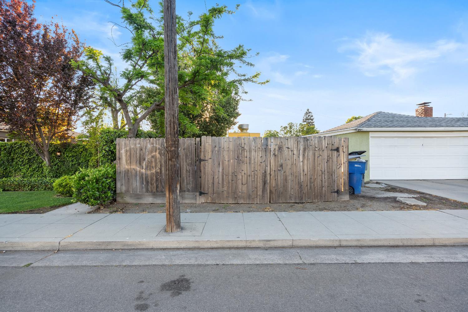 505 W Lamona Ave, Fresno, CA 93728