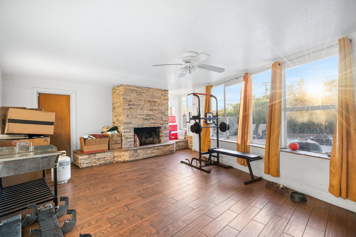 505 W Lamona Ave, Fresno, CA 93728