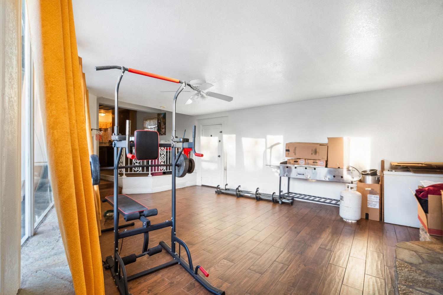 505 W Lamona Ave, Fresno, CA 93728