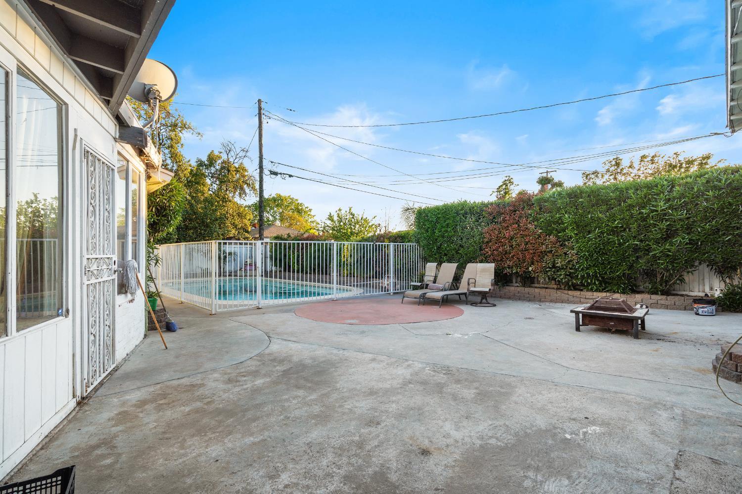 505 W Lamona Ave, Fresno, CA 93728