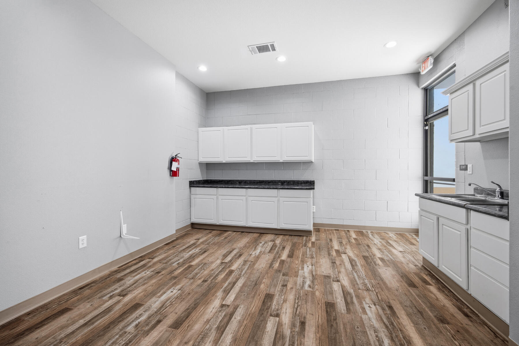 145 N K St, Tulare, CA 93274