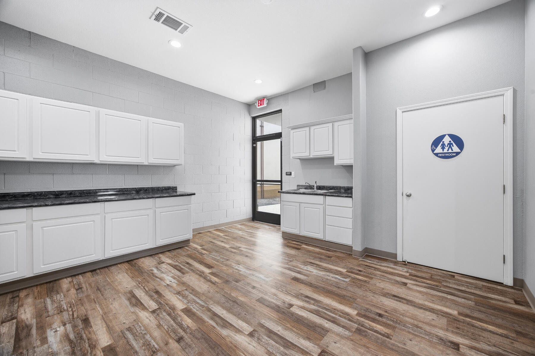 145 N K St, Tulare, CA 93274