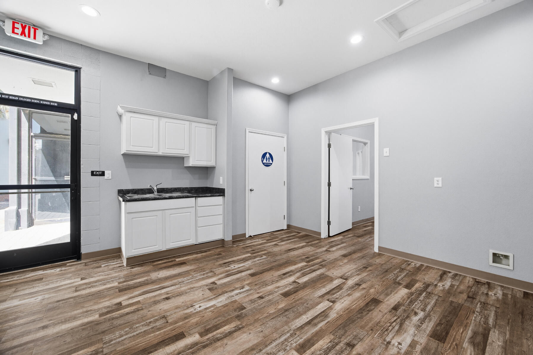 145 N K St, Tulare, CA 93274