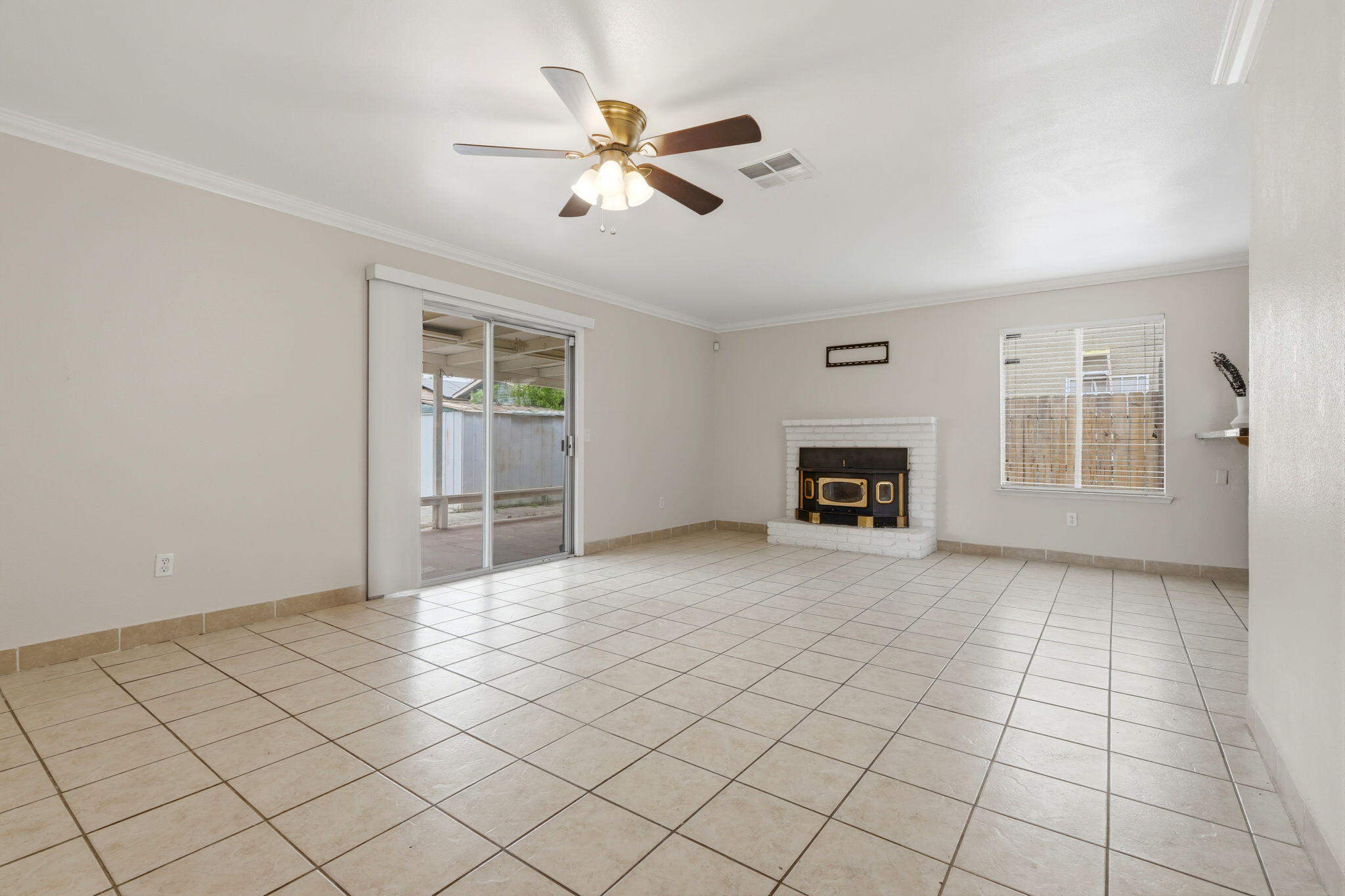 1911 N Giddings, Visalia, CA 93291