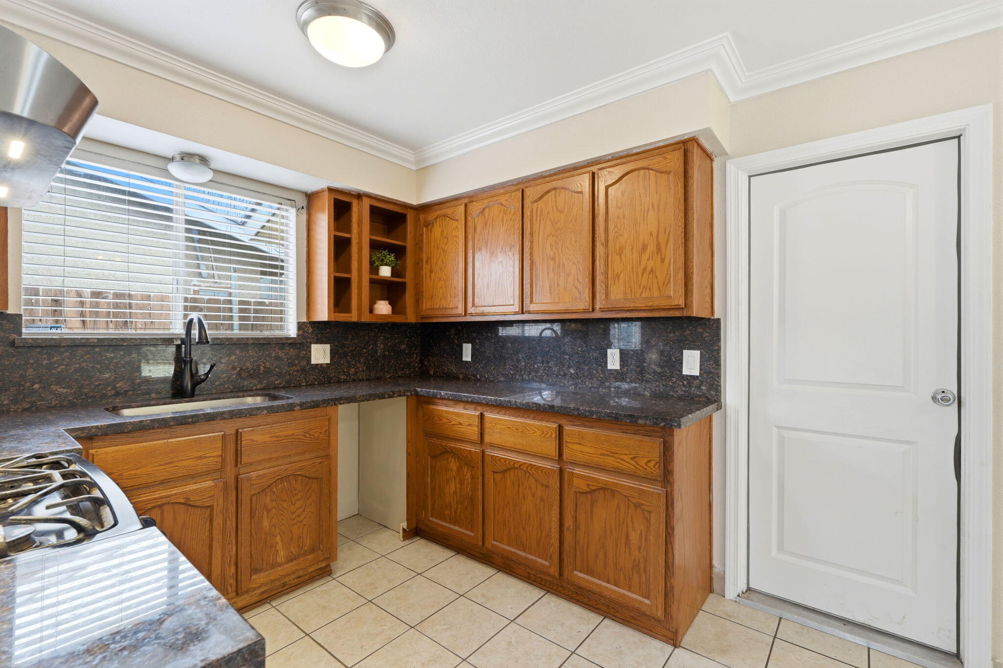 1911 N Giddings, Visalia, CA 93291