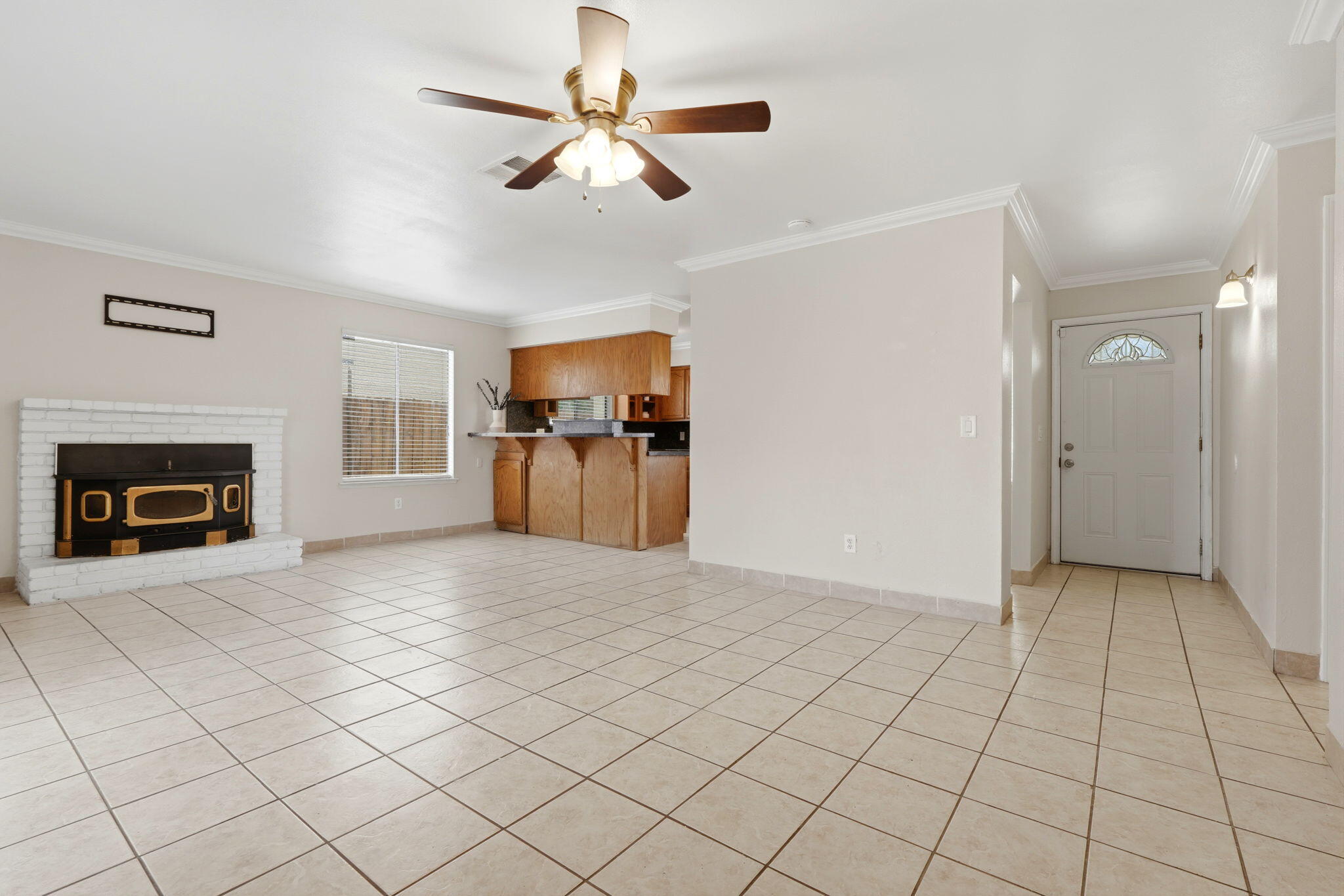 1911 N Giddings, Visalia, CA 93291