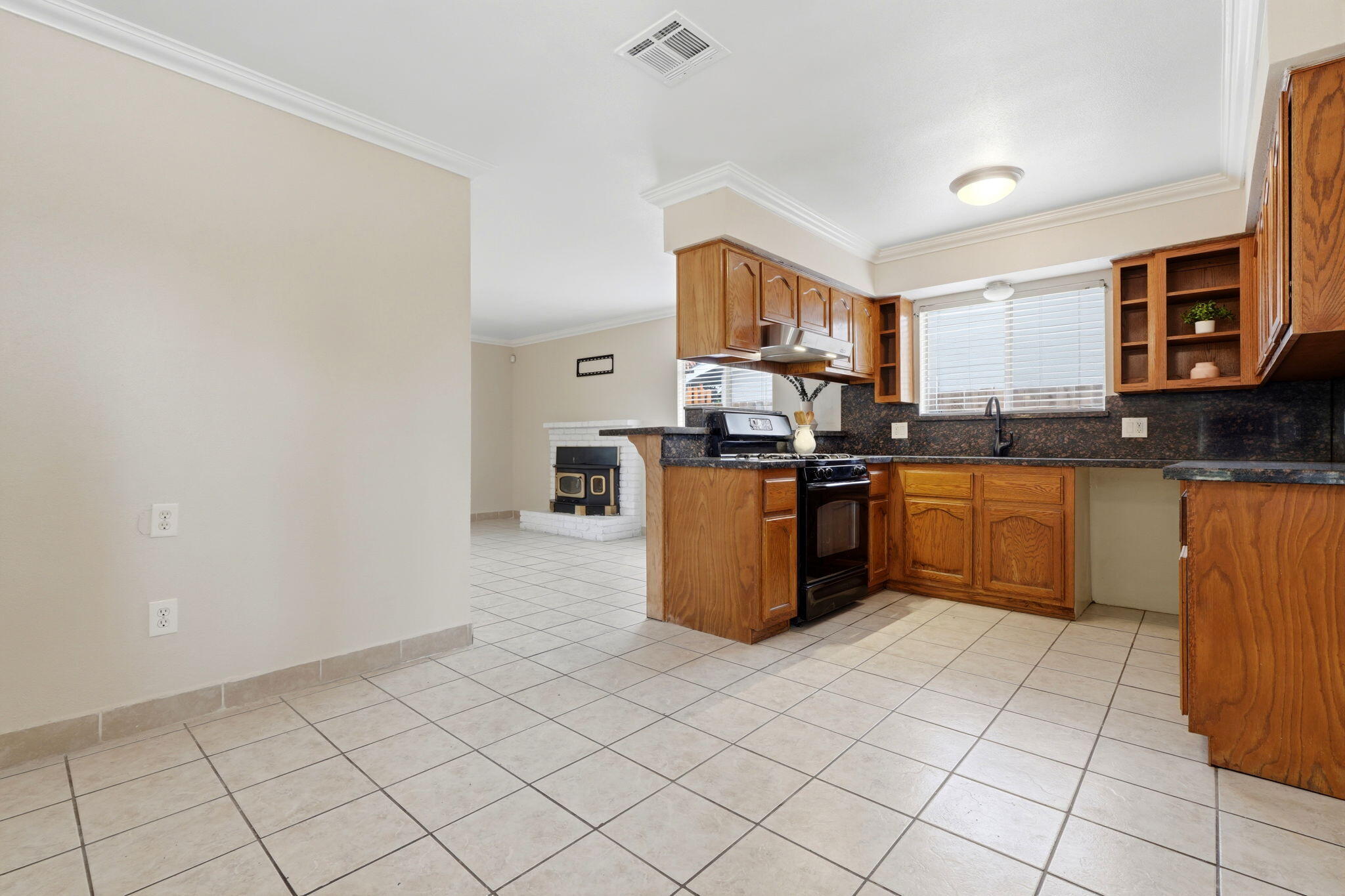 1911 N Giddings, Visalia, CA 93291