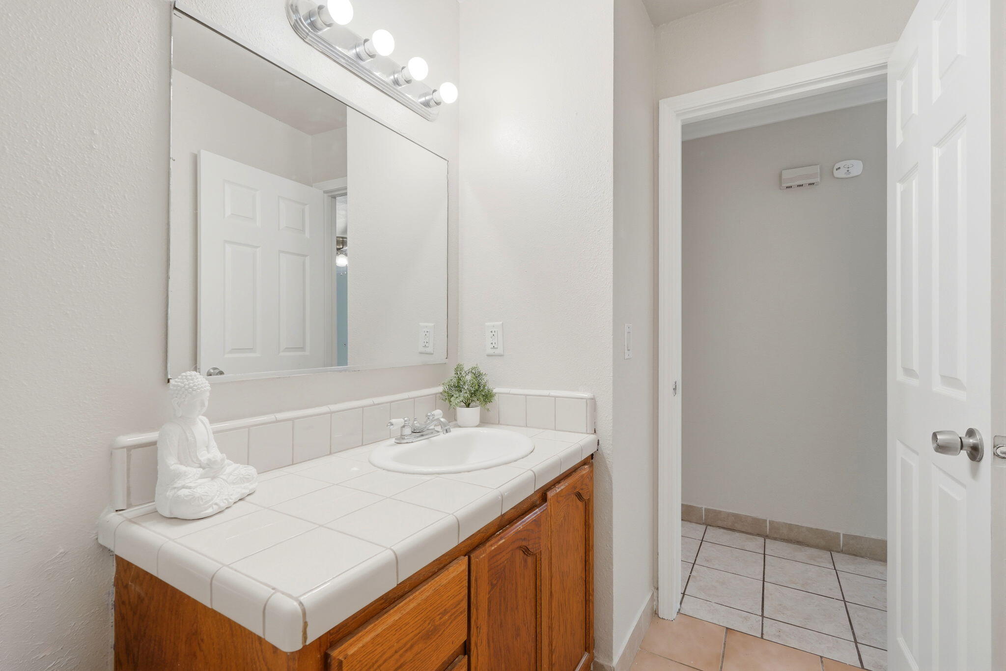 1911 N Giddings, Visalia, CA 93291