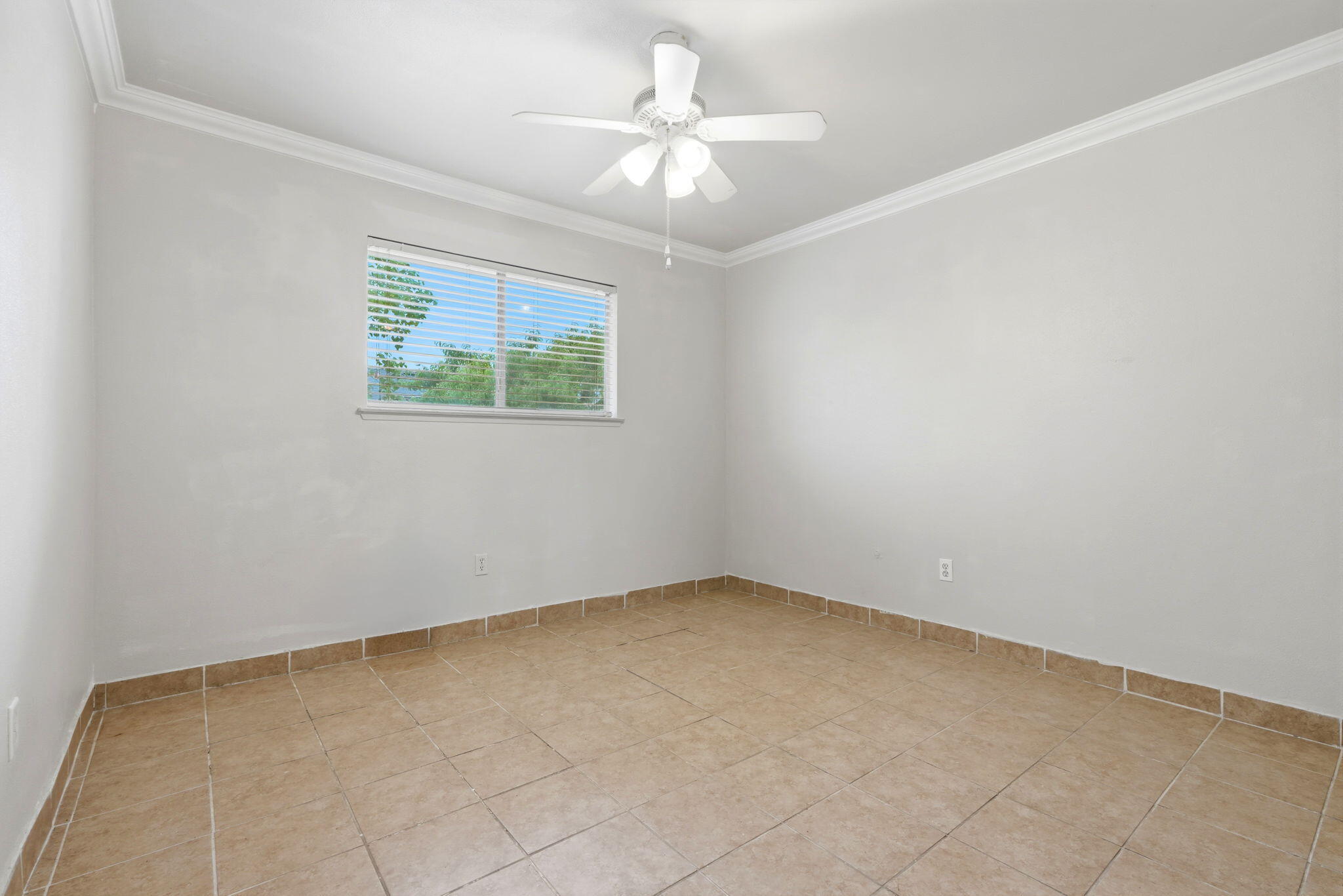 1911 N Giddings, Visalia, CA 93291