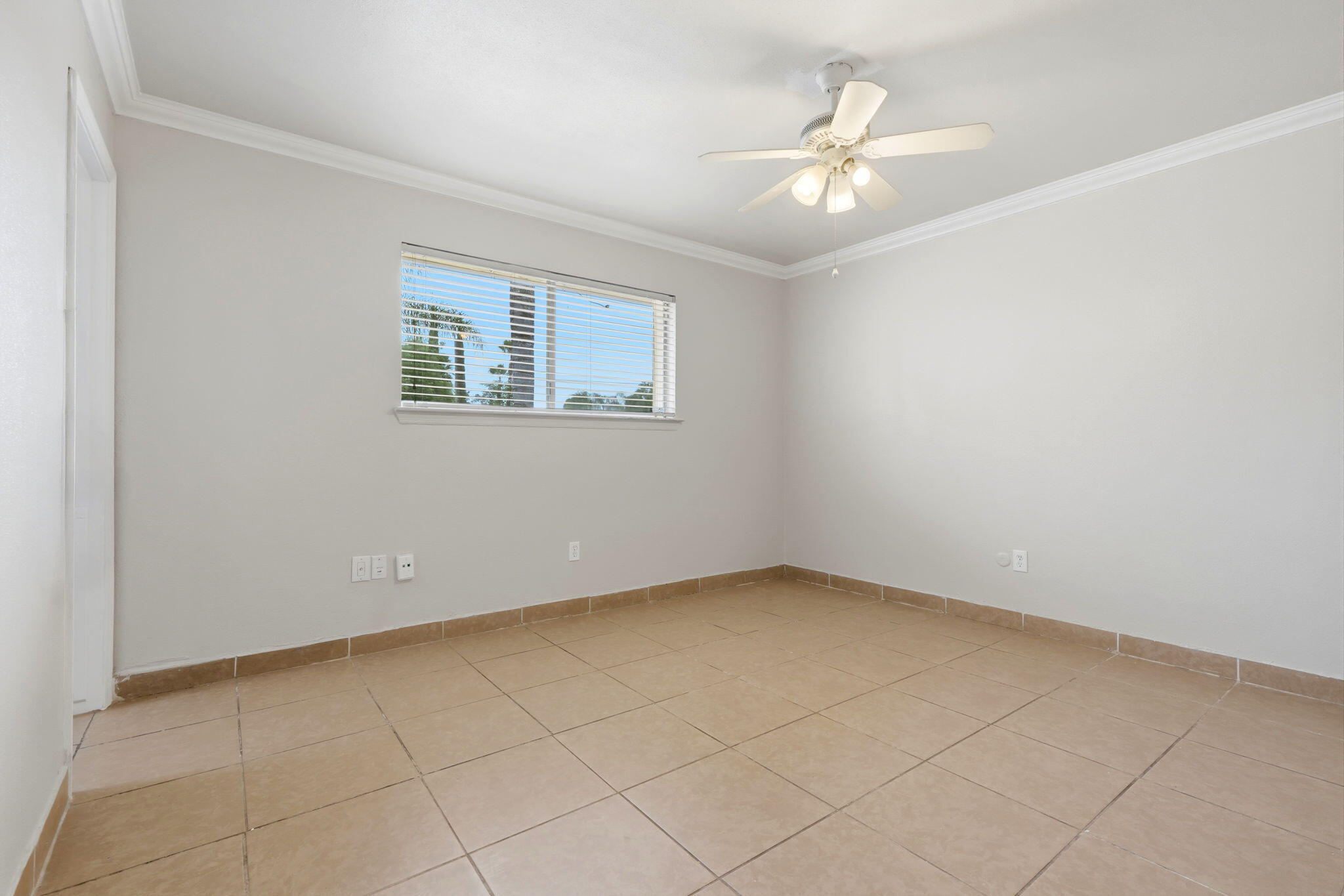 1911 N Giddings, Visalia, CA 93291