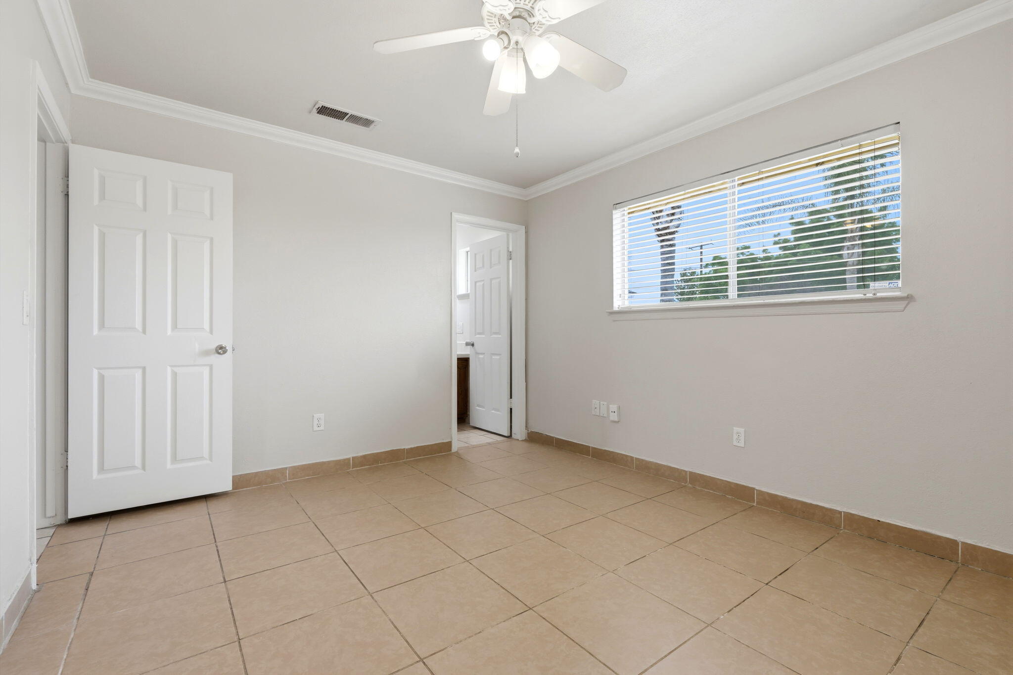 1911 N Giddings, Visalia, CA 93291