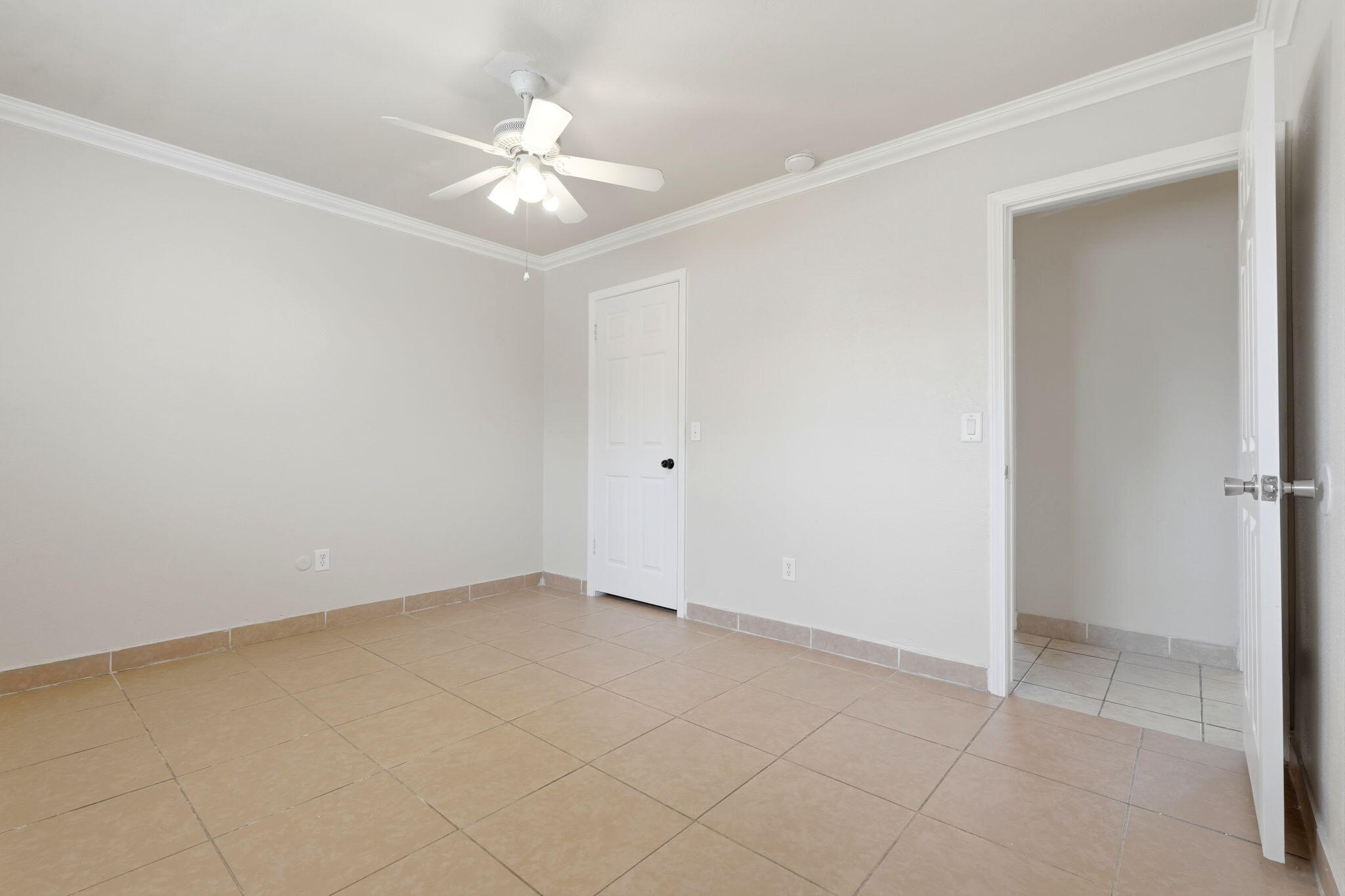 1911 N Giddings, Visalia, CA 93291