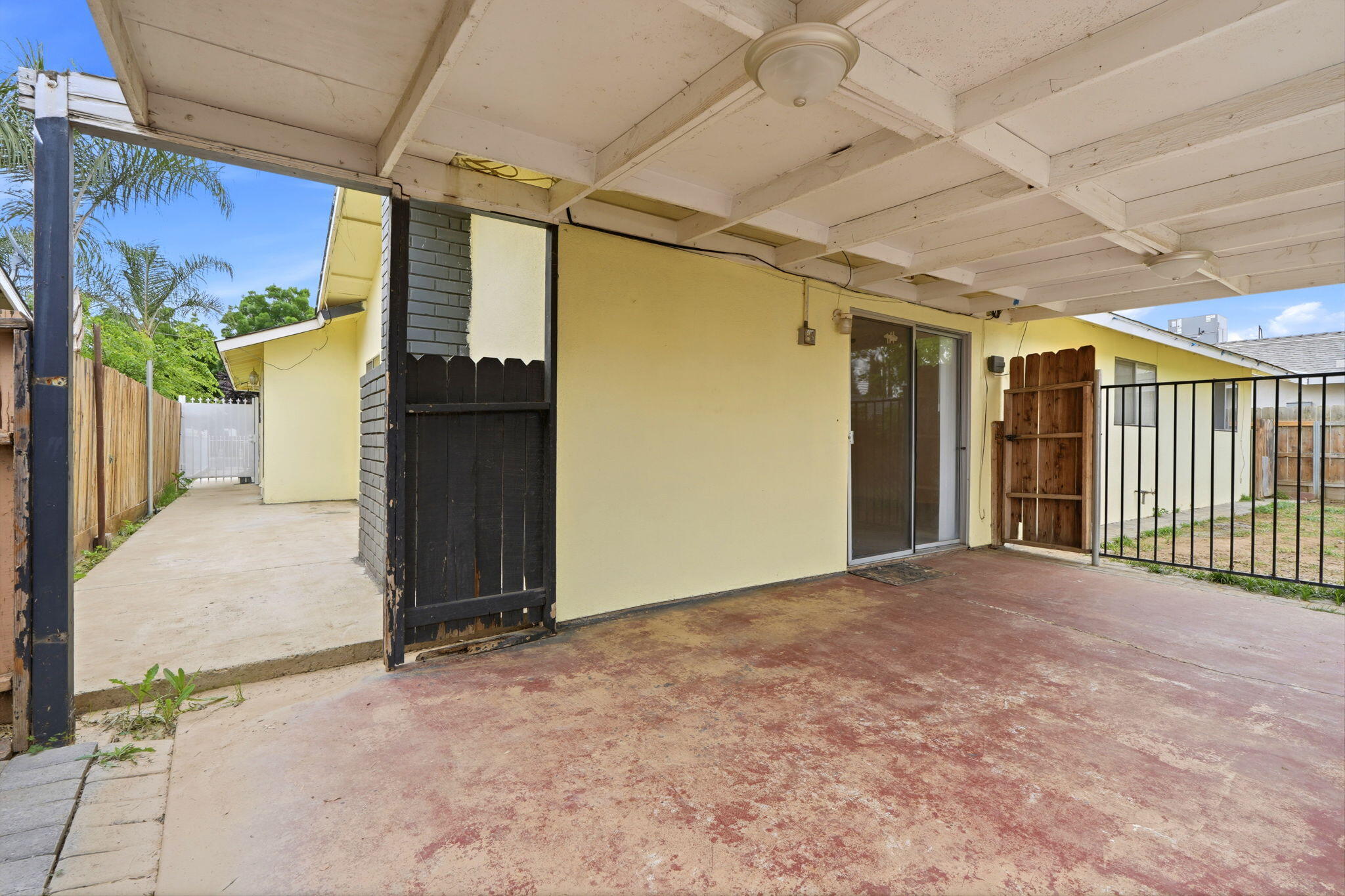 1911 N Giddings, Visalia, CA 93291