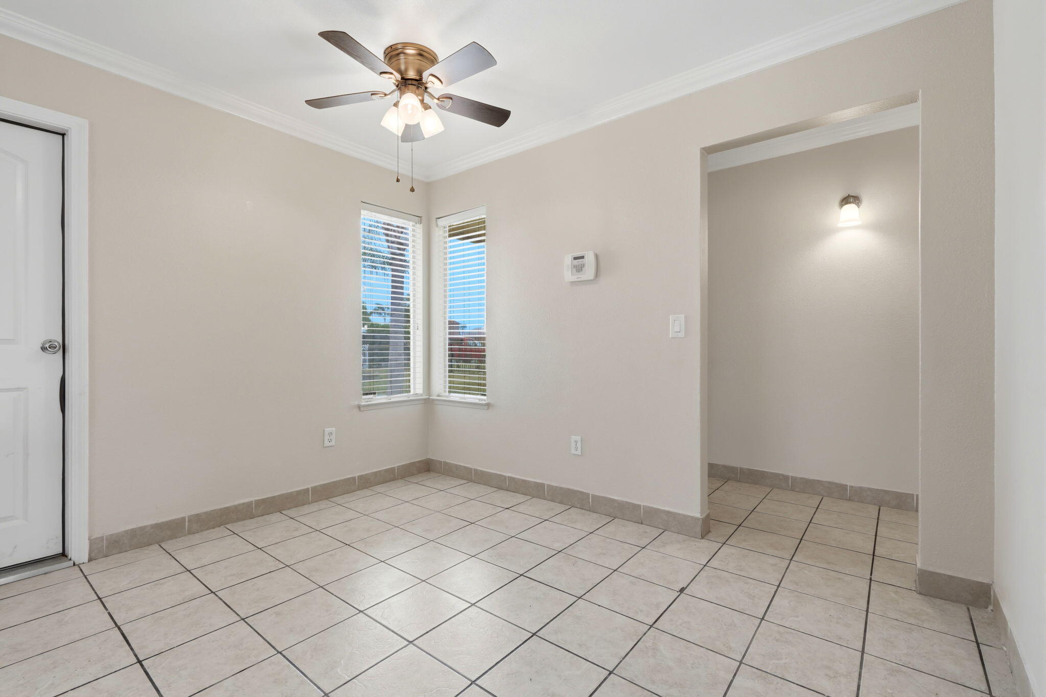 1911 N Giddings, Visalia, CA 93291