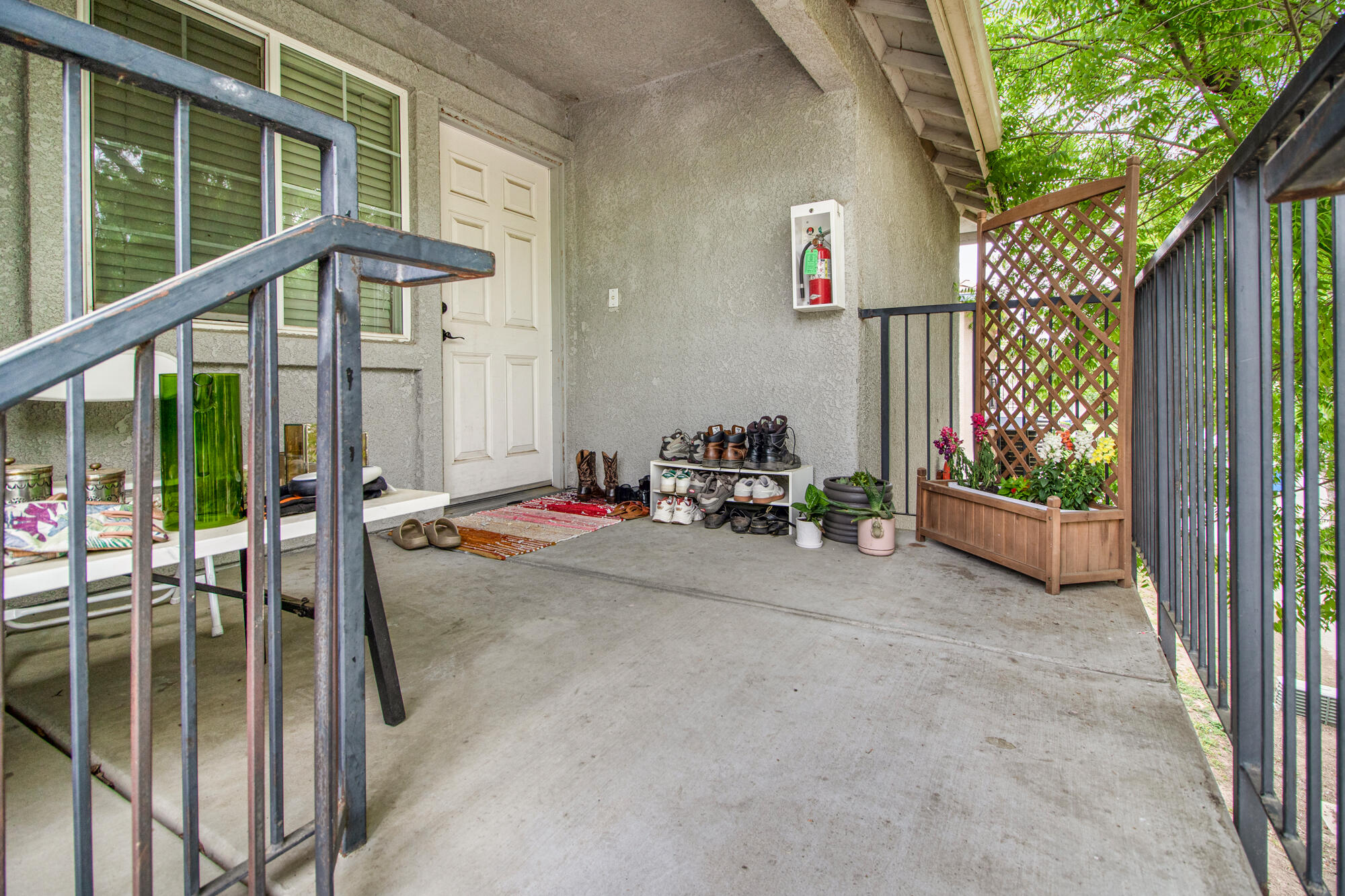 2241 W Lark Ave, Visalia, CA 93291