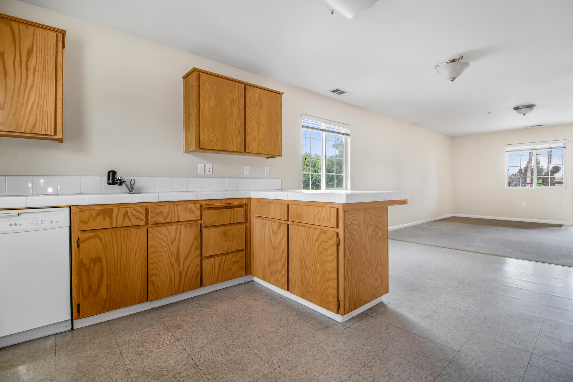 2241 W Lark Ave, Visalia, CA 93291