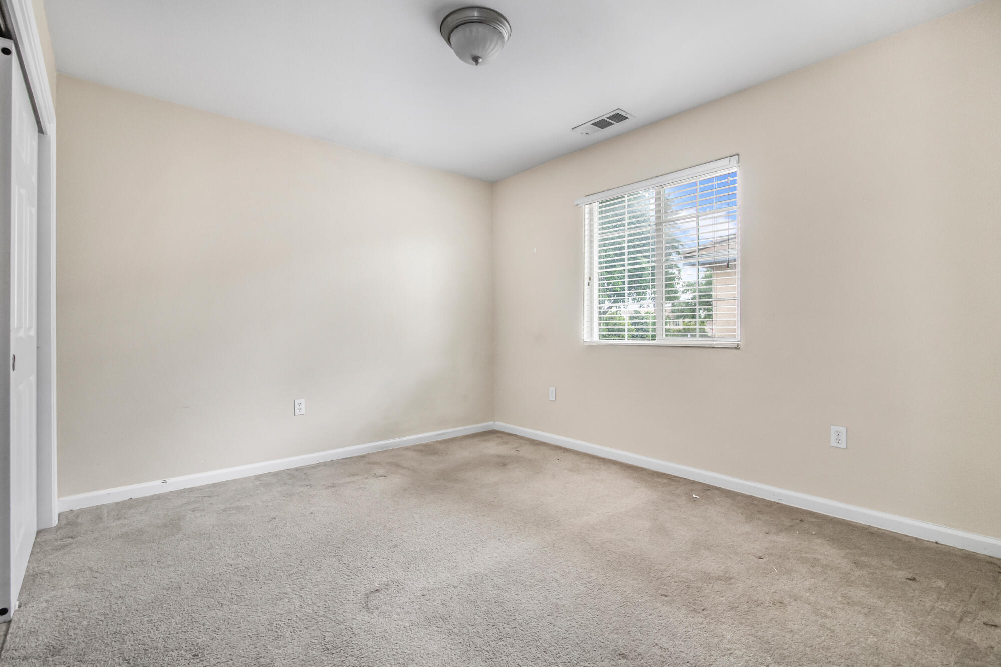 2241 W Lark Ave, Visalia, CA 93291