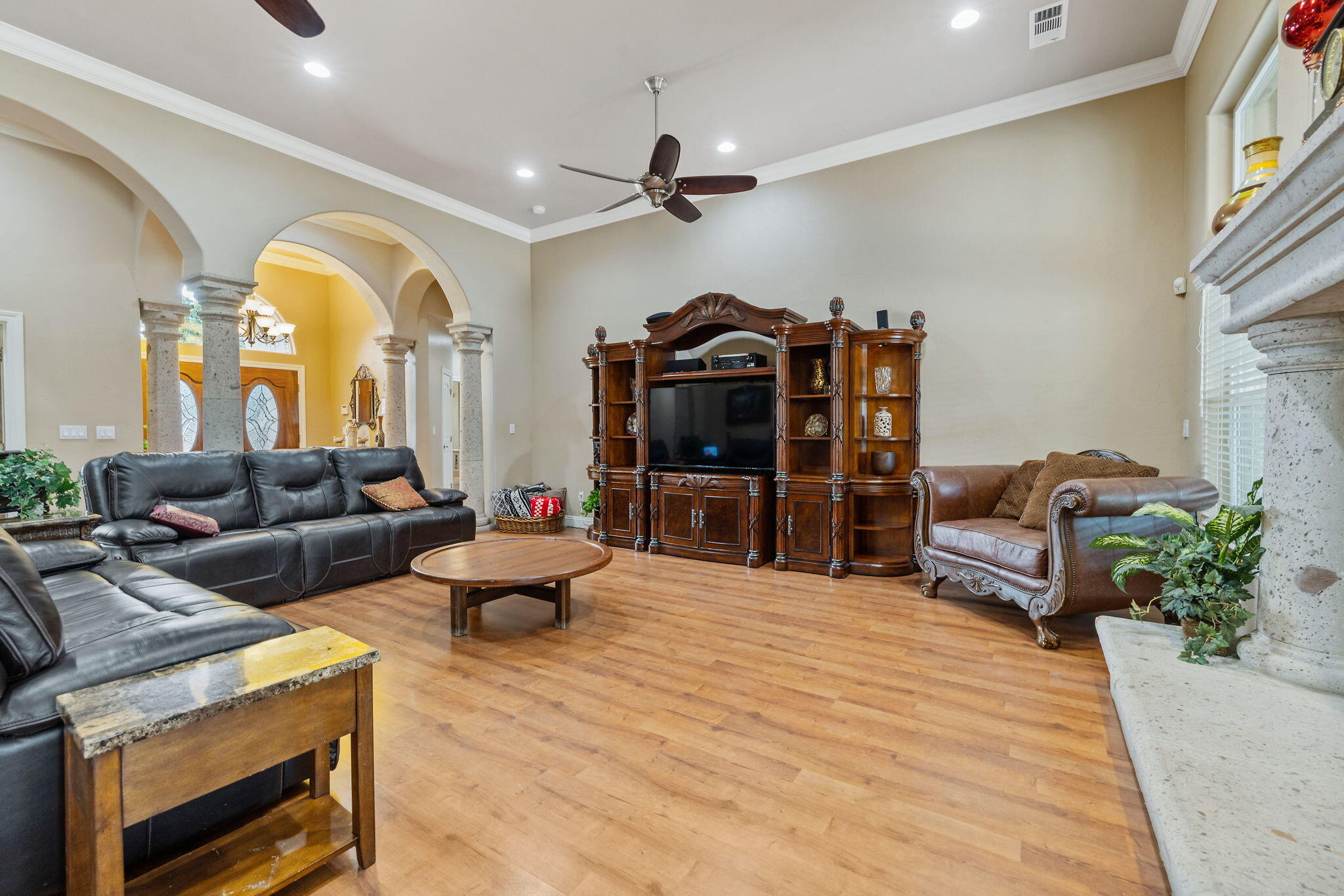 1928 S Shirk Rd, Visalia, CA 93277