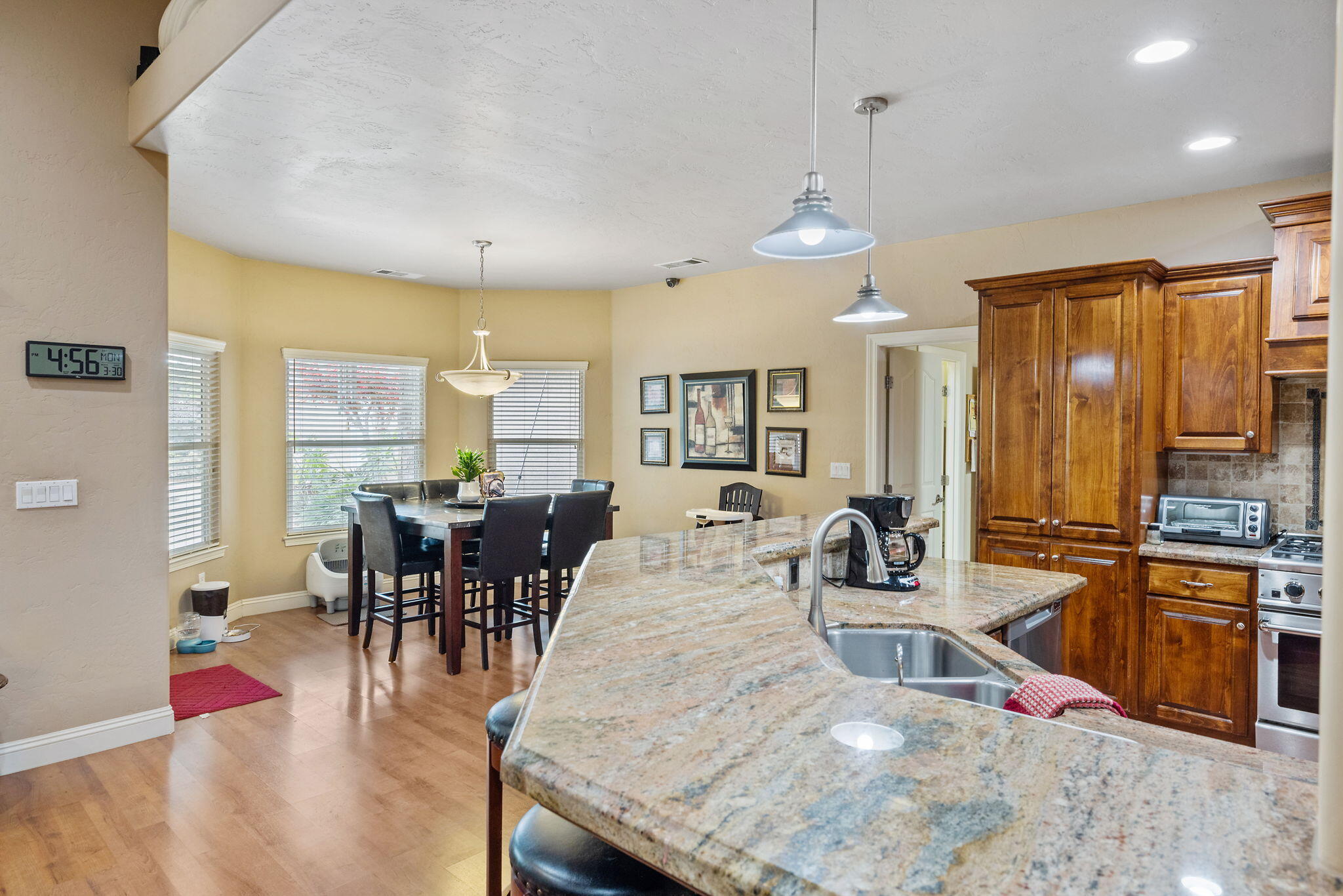 1928 S Shirk Rd, Visalia, CA 93277