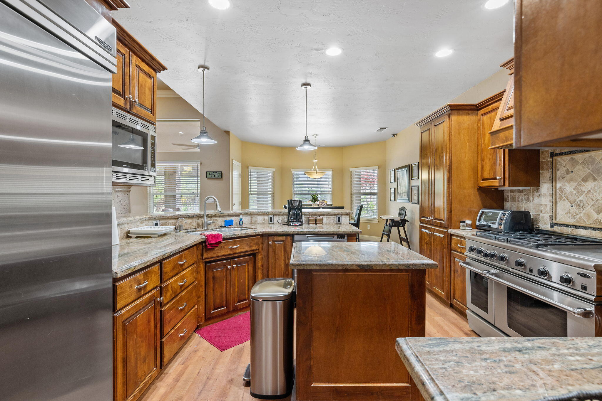 1928 S Shirk Rd, Visalia, CA 93277