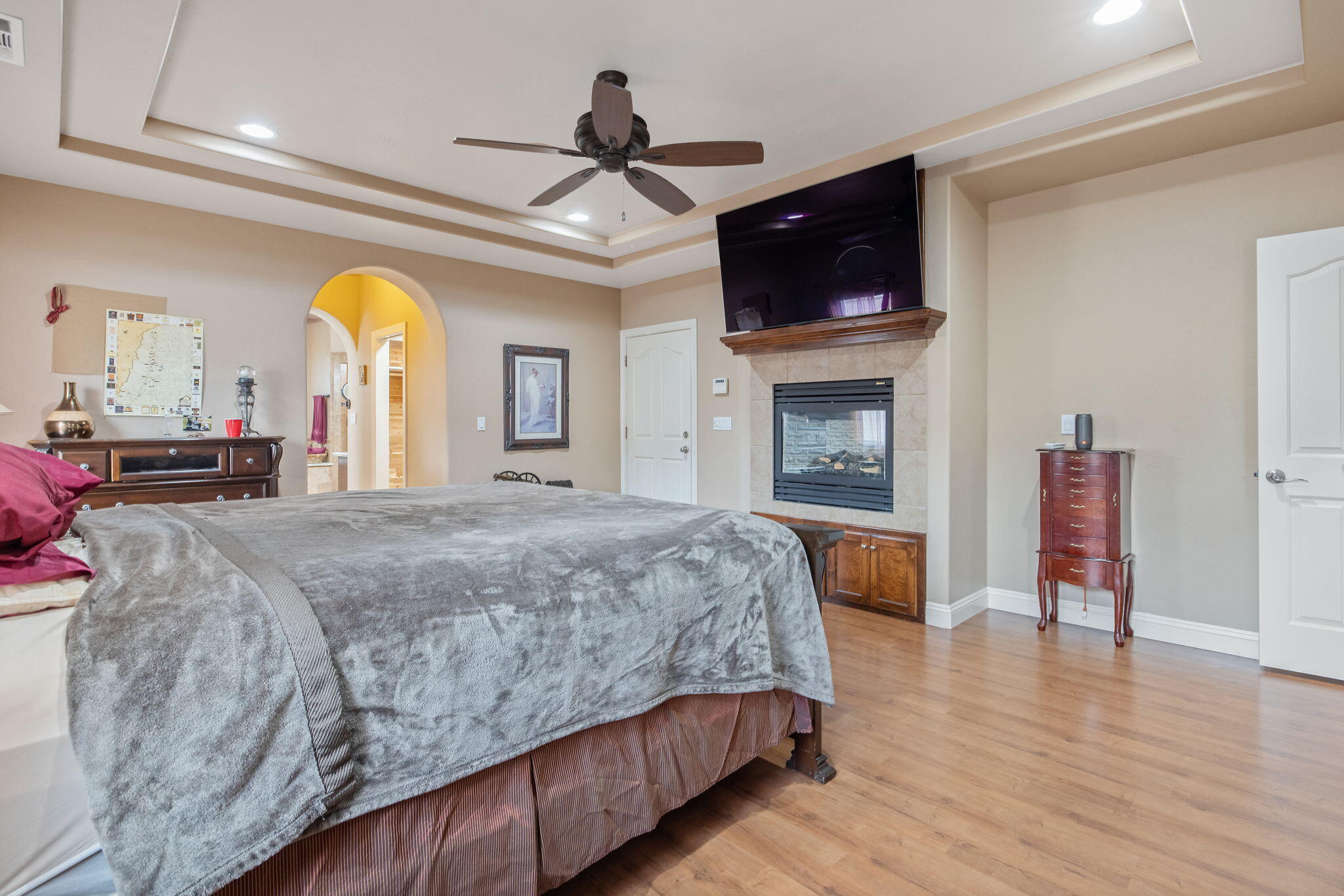 1928 S Shirk Rd, Visalia, CA 93277