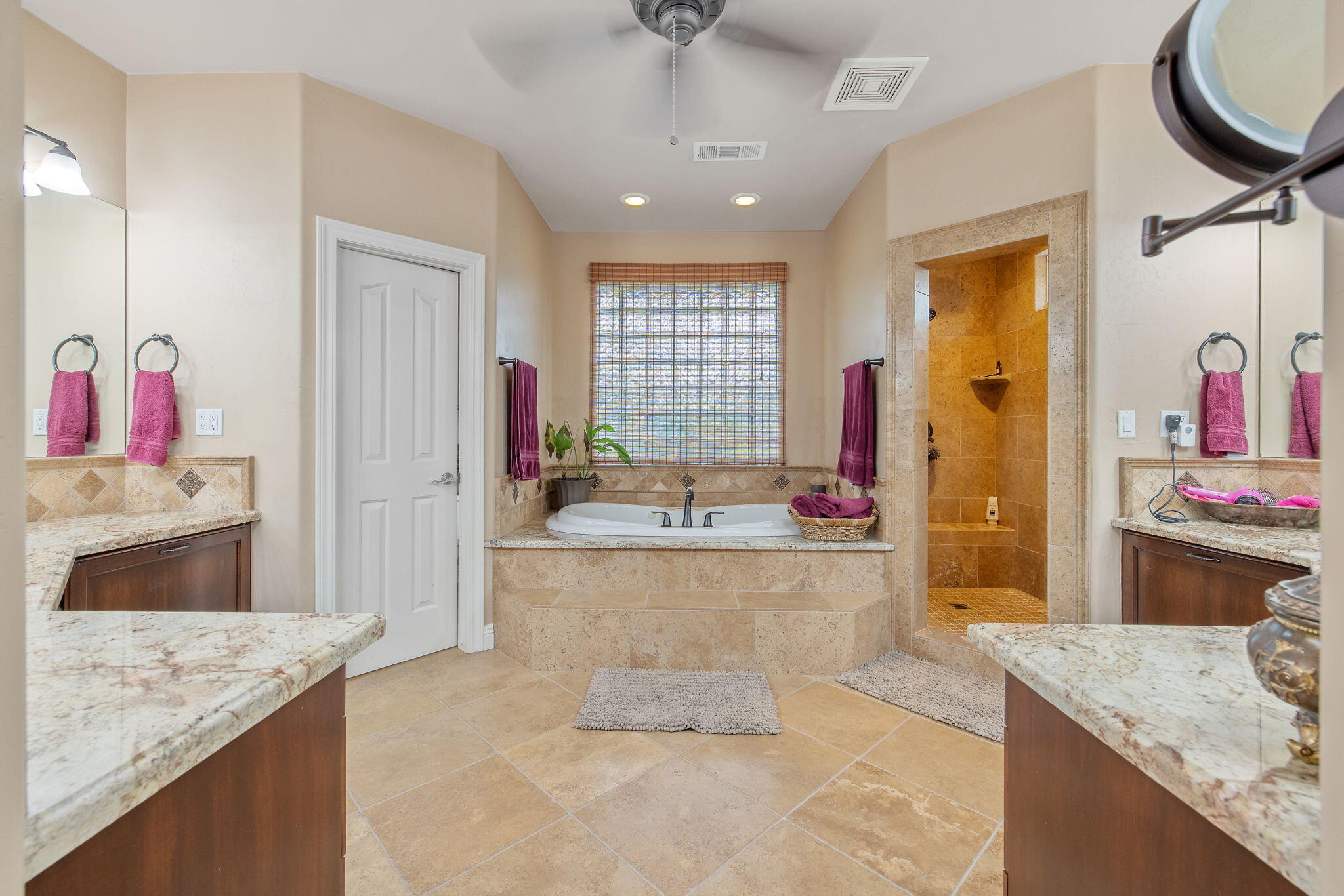 1928 S Shirk Rd, Visalia, CA 93277