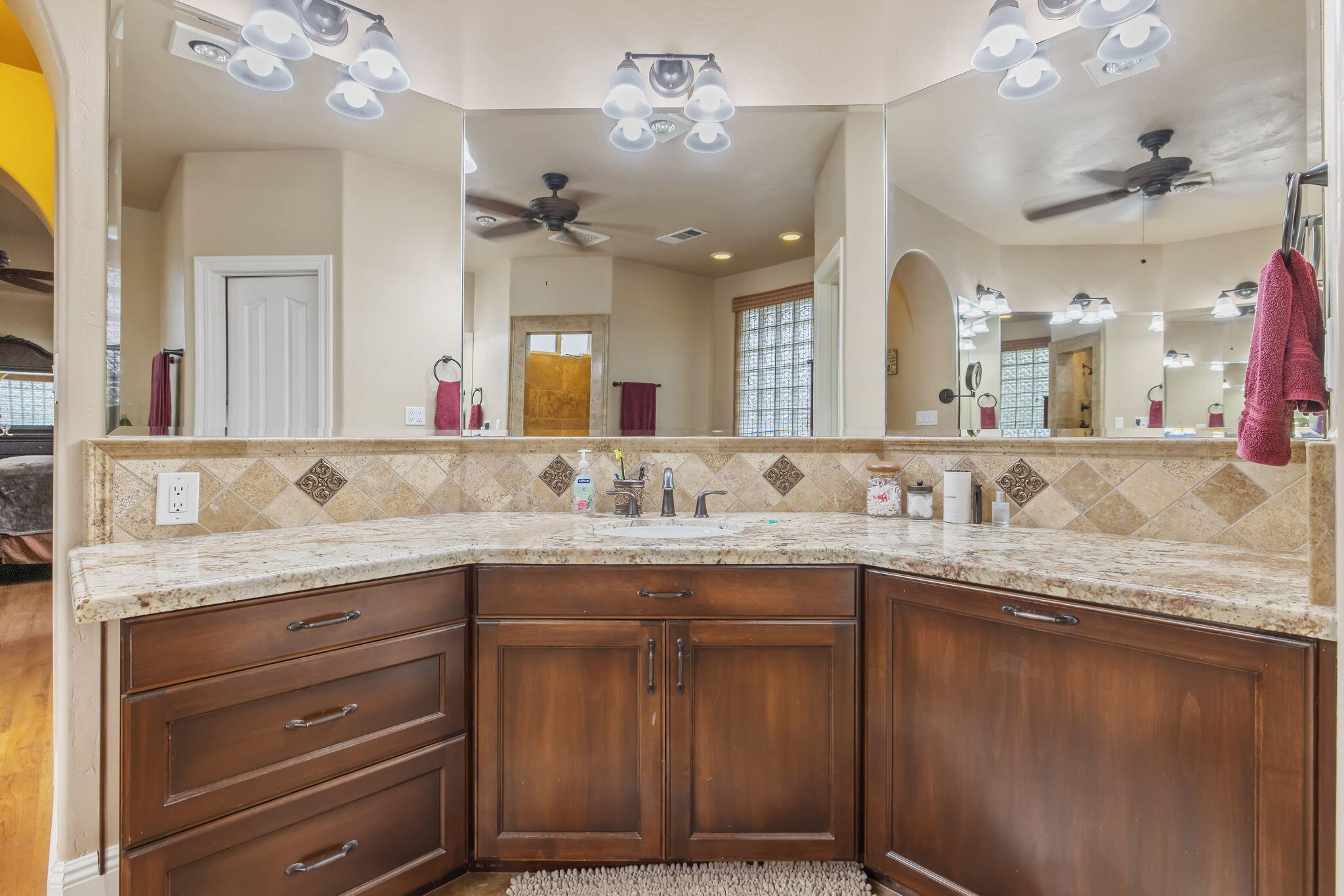 1928 S Shirk Rd, Visalia, CA 93277