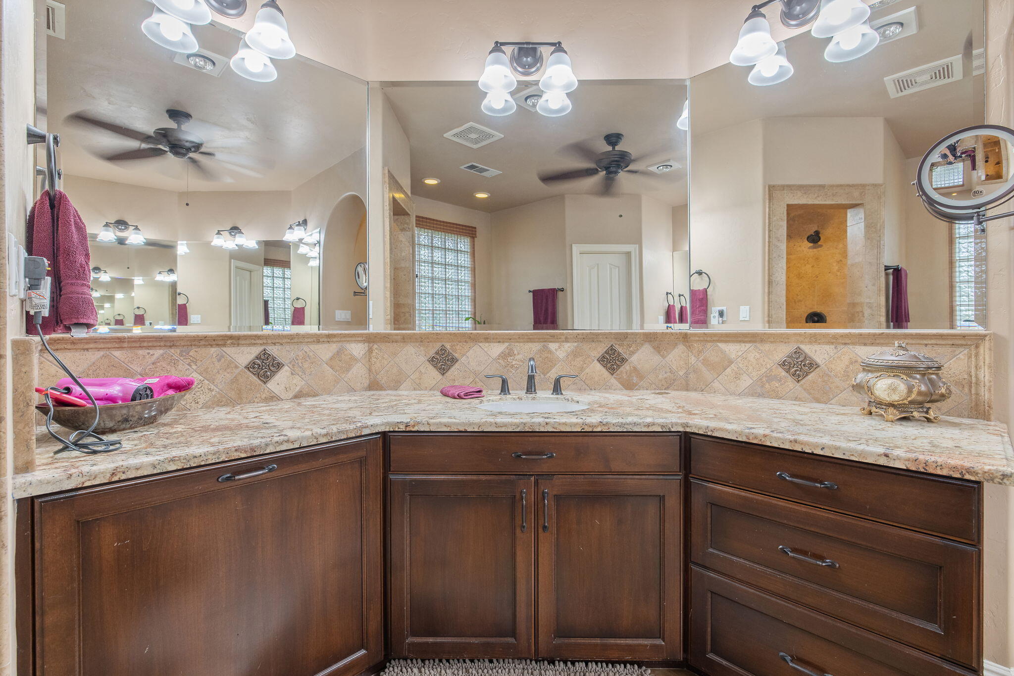 1928 S Shirk Rd, Visalia, CA 93277