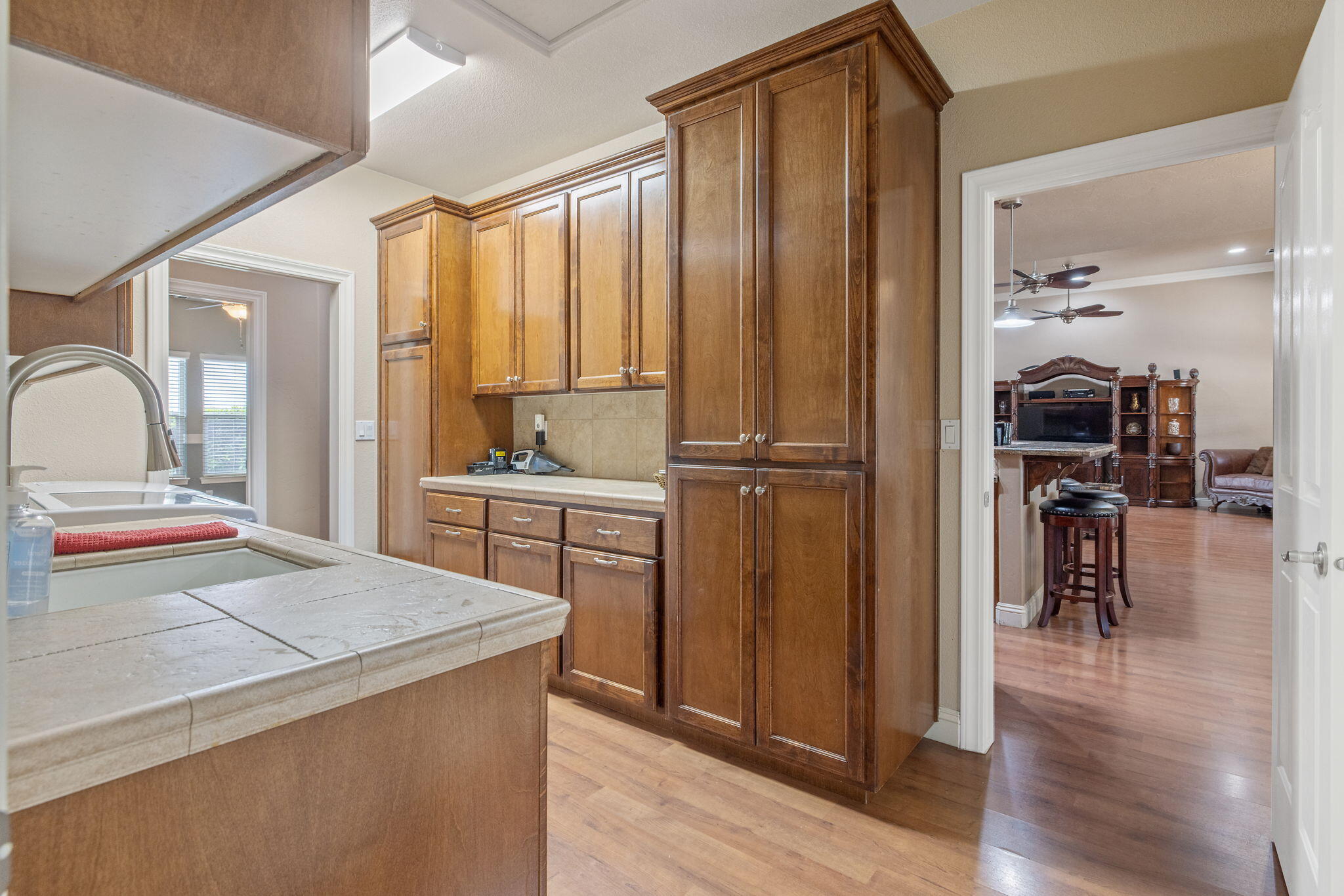 1928 S Shirk Rd, Visalia, CA 93277