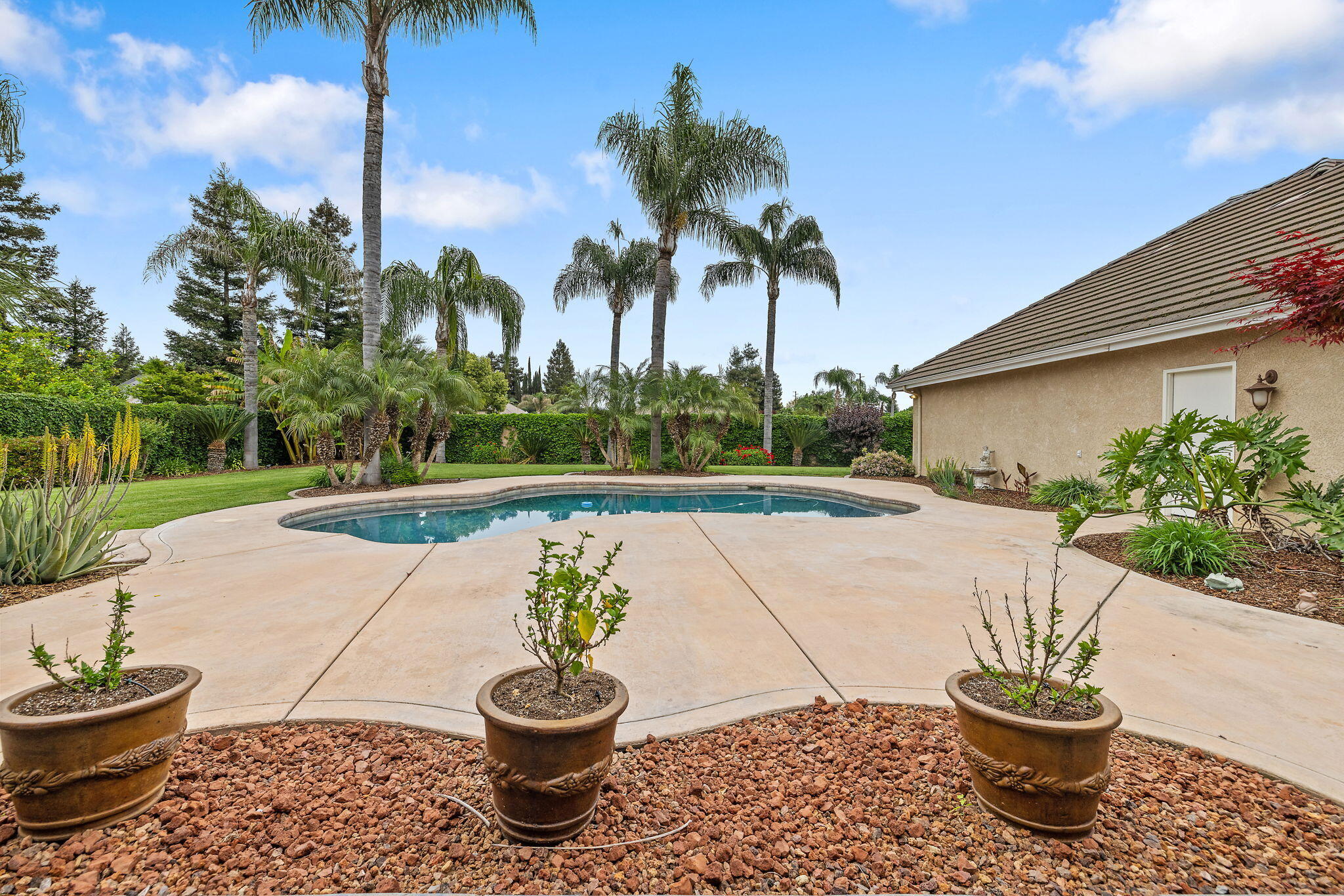 1928 S Shirk Rd, Visalia, CA 93277