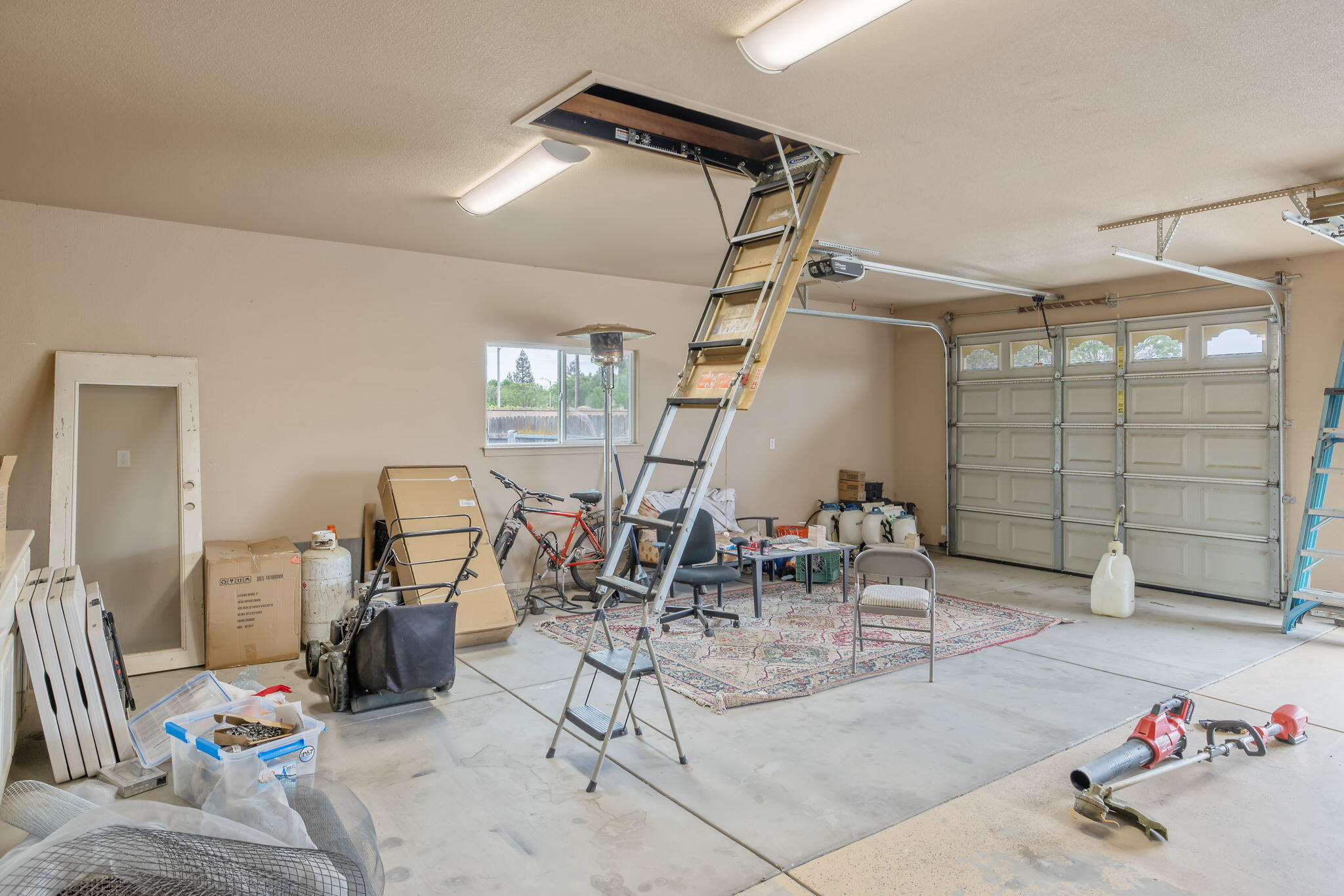 1928 S Shirk Rd, Visalia, CA 93277