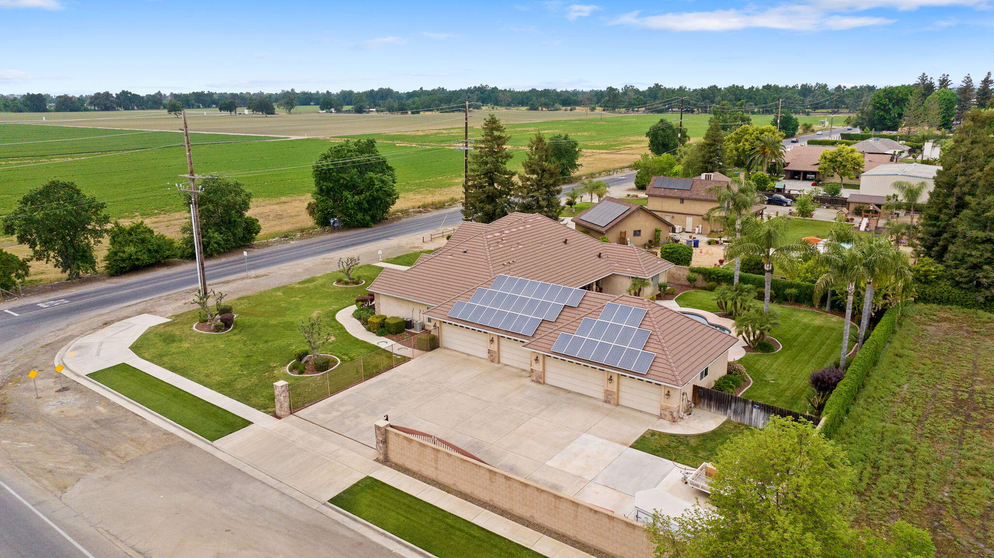 1928 S Shirk Rd, Visalia, CA 93277