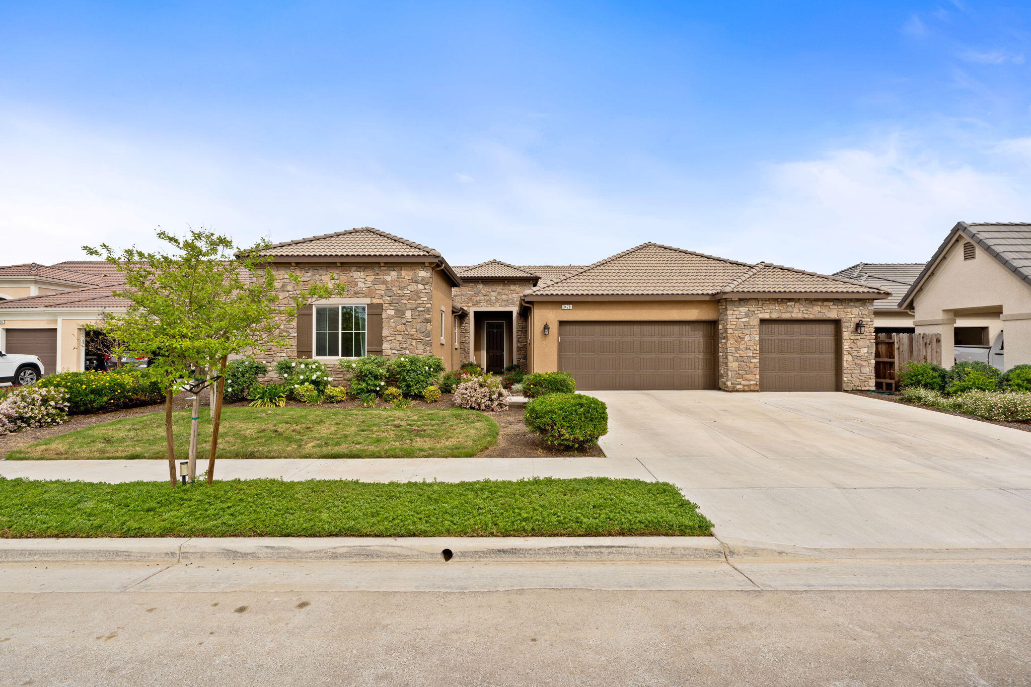 3428 N Crenshaw Ct, Visalia, CA 93291