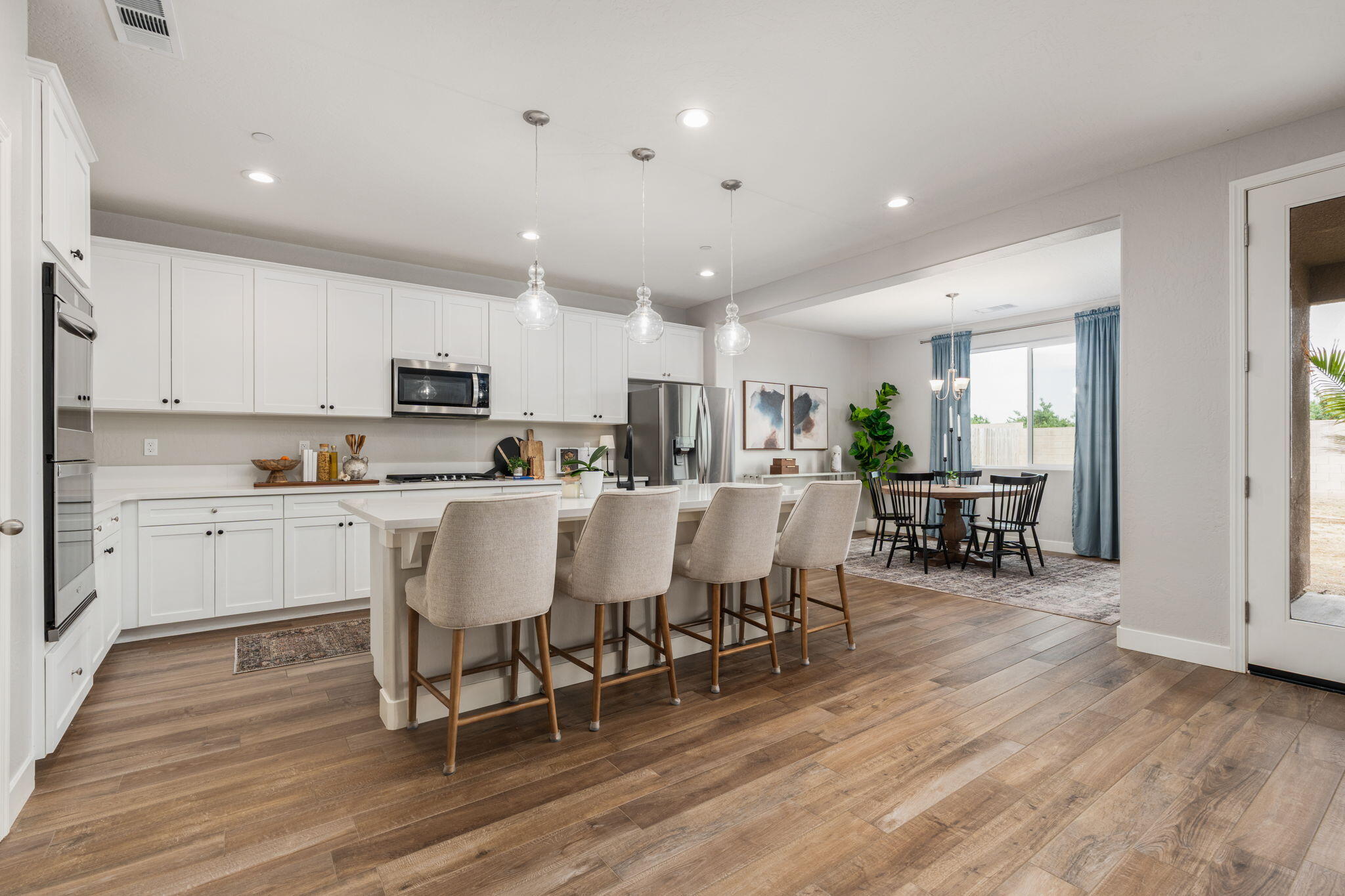 3428 N Crenshaw Ct, Visalia, CA 93291