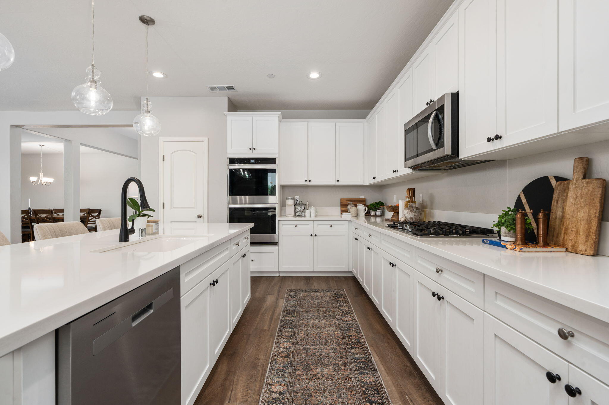 3428 N Crenshaw Ct, Visalia, CA 93291