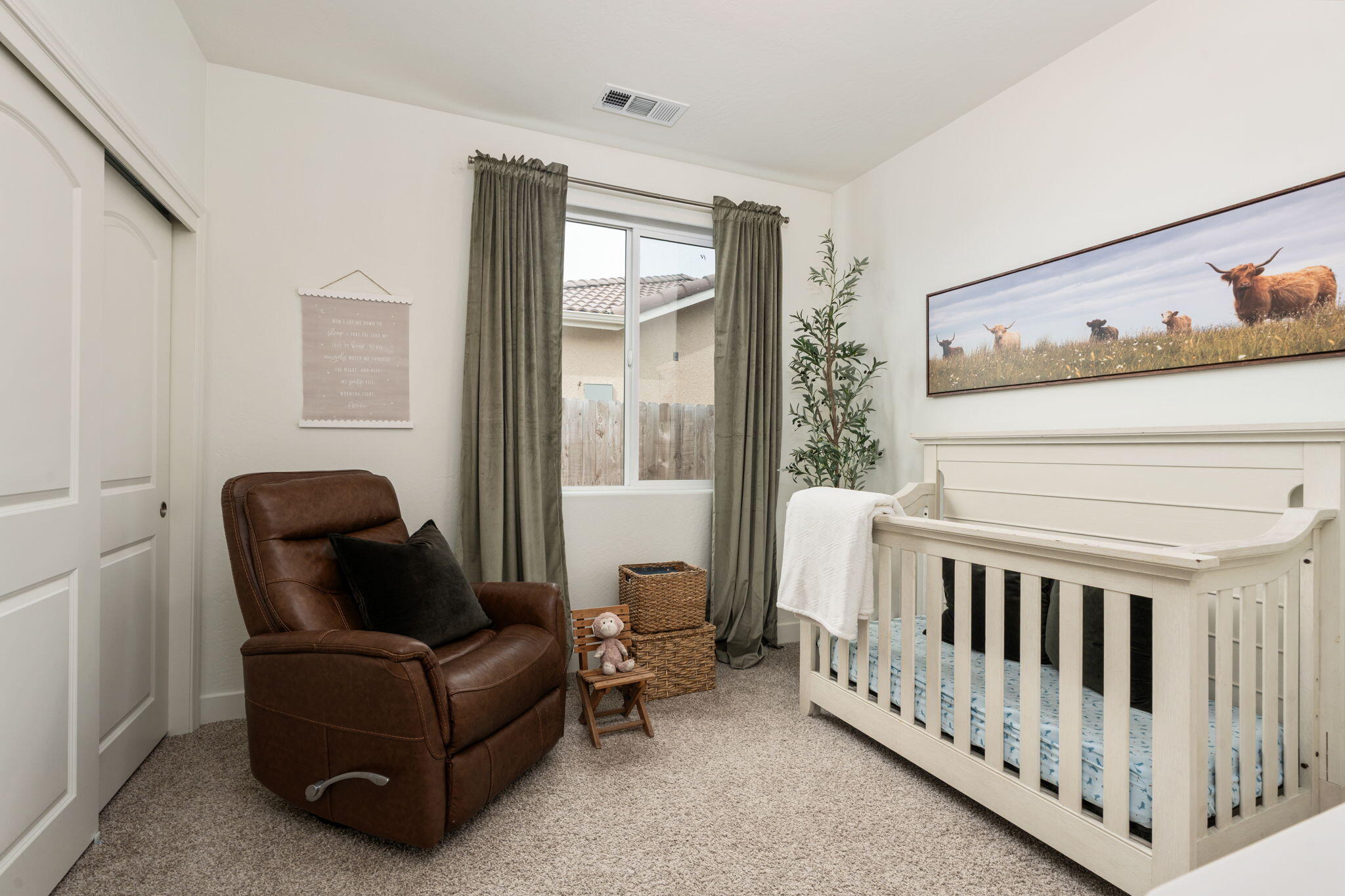 3428 N Crenshaw Ct, Visalia, CA 93291