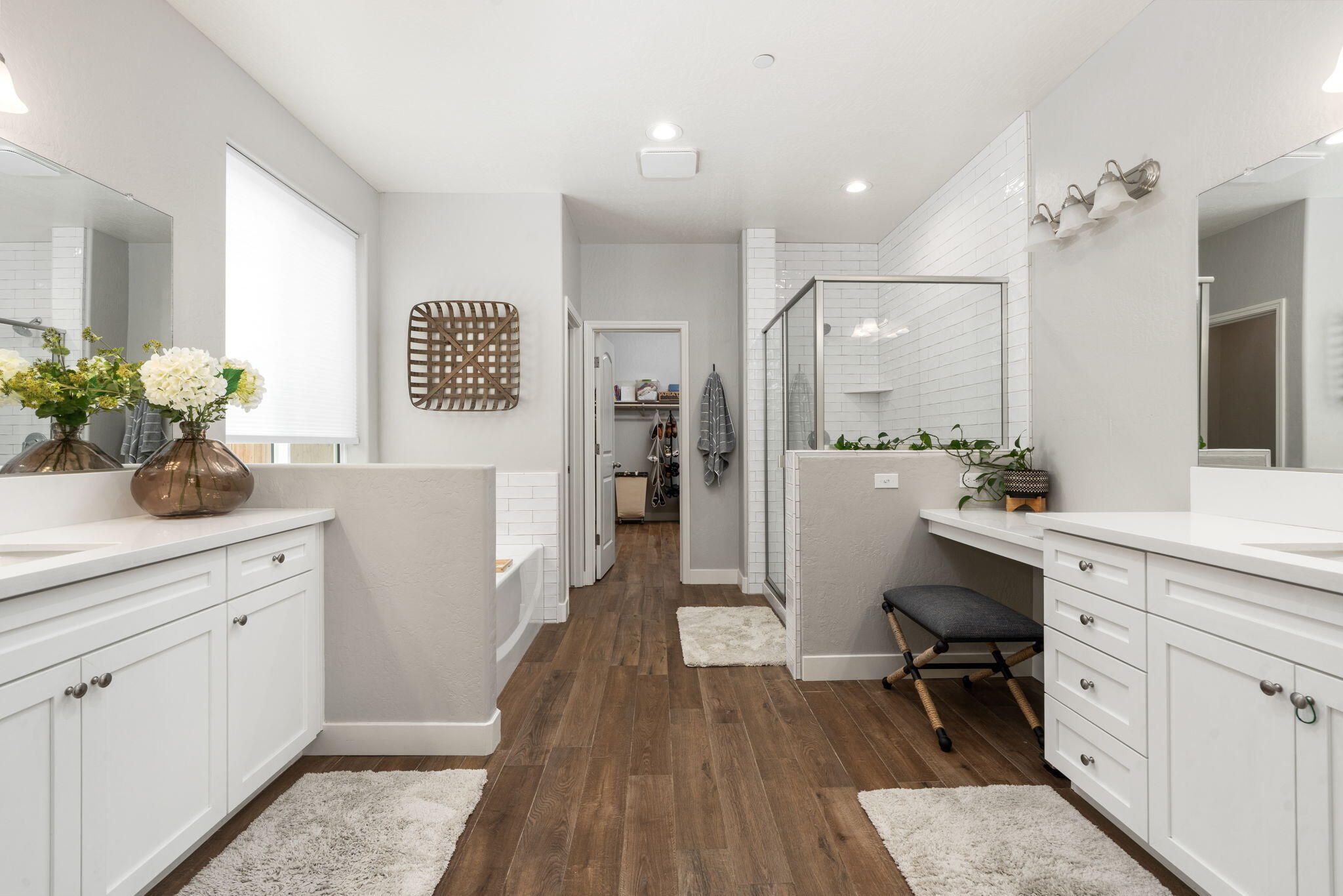 3428 N Crenshaw Ct, Visalia, CA 93291