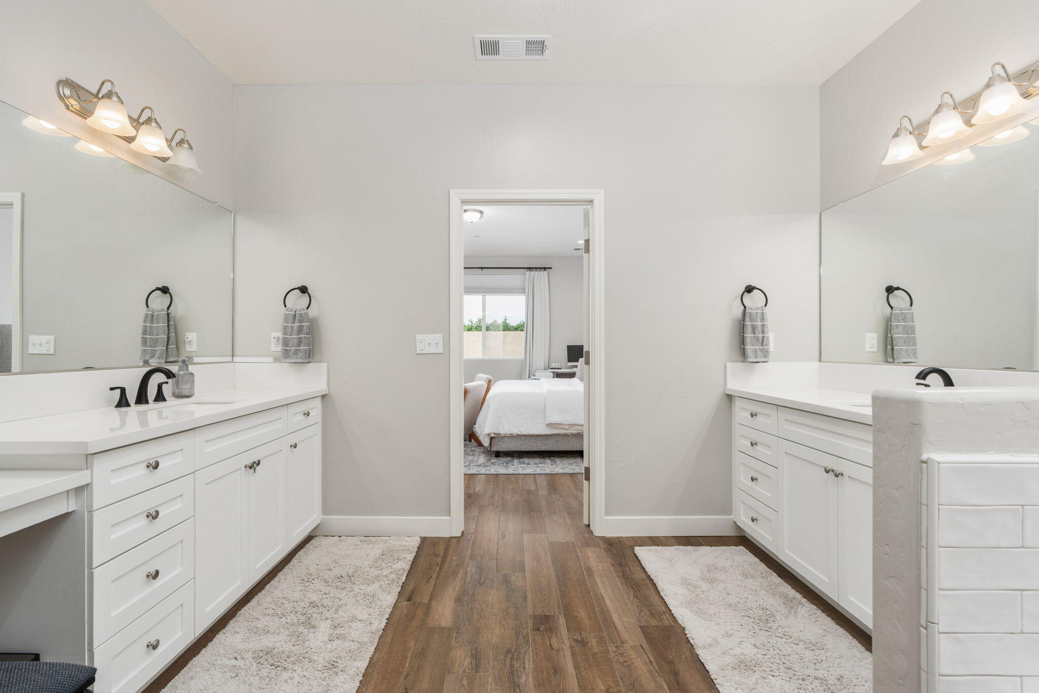 3428 N Crenshaw Ct, Visalia, CA 93291