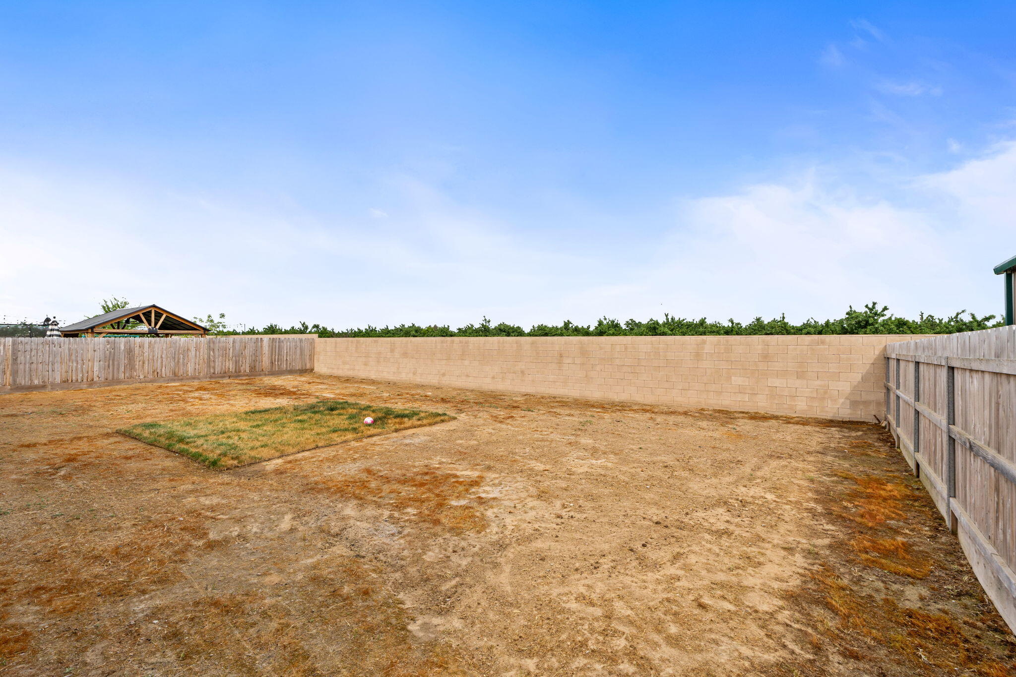 3428 N Crenshaw Ct, Visalia, CA 93291