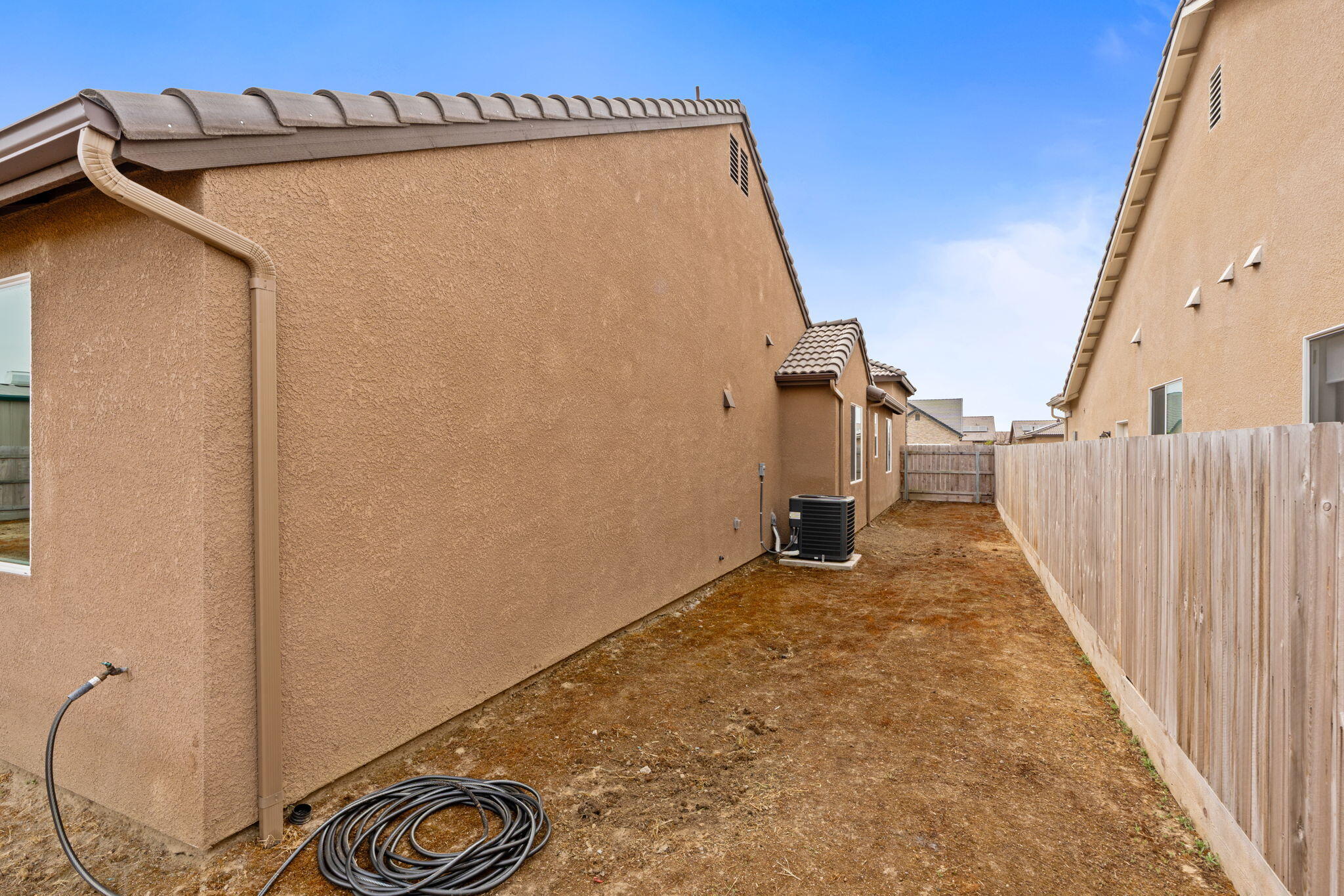 3428 N Crenshaw Ct, Visalia, CA 93291